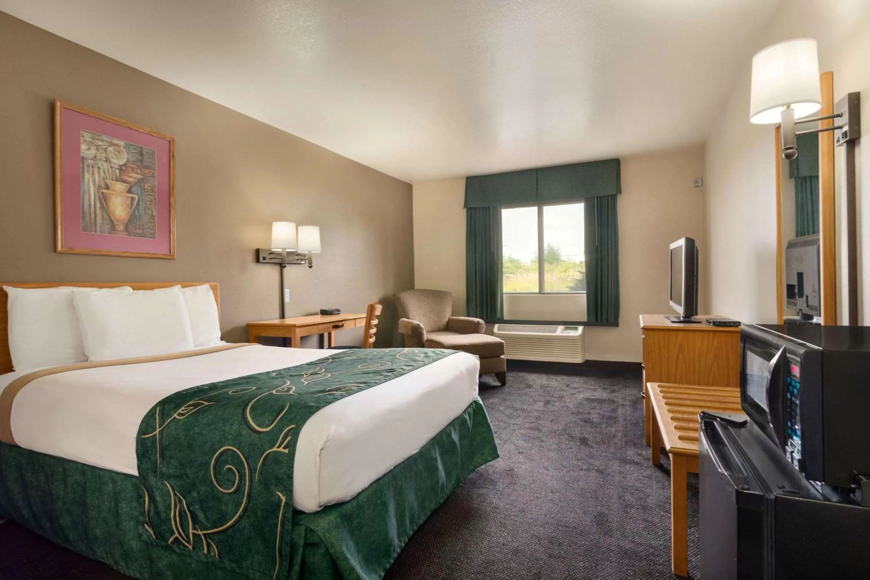 Photo of the whole room, Bed in Travelodge by Wyndham Marysville