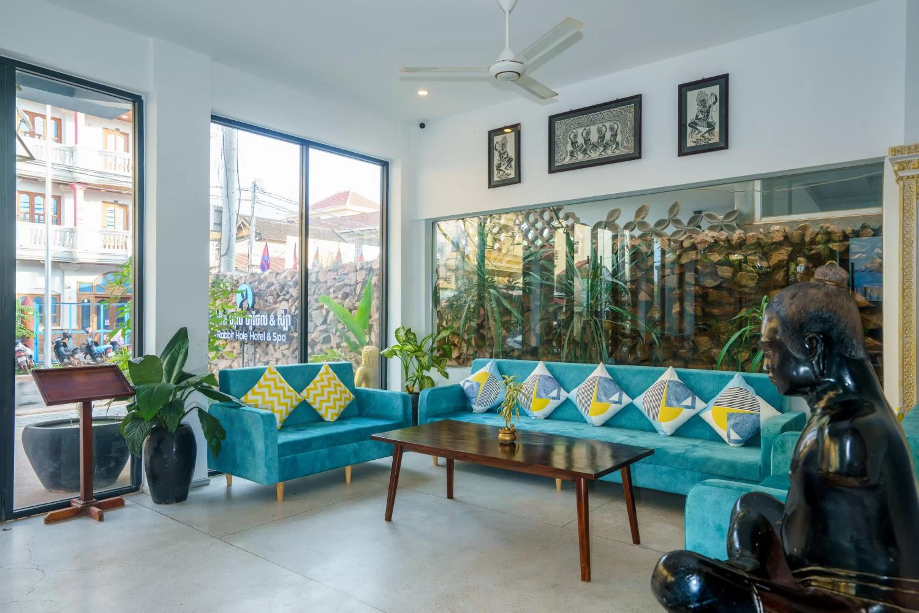 Lounge or bar in The Rabbit Hole Hotel & SPA