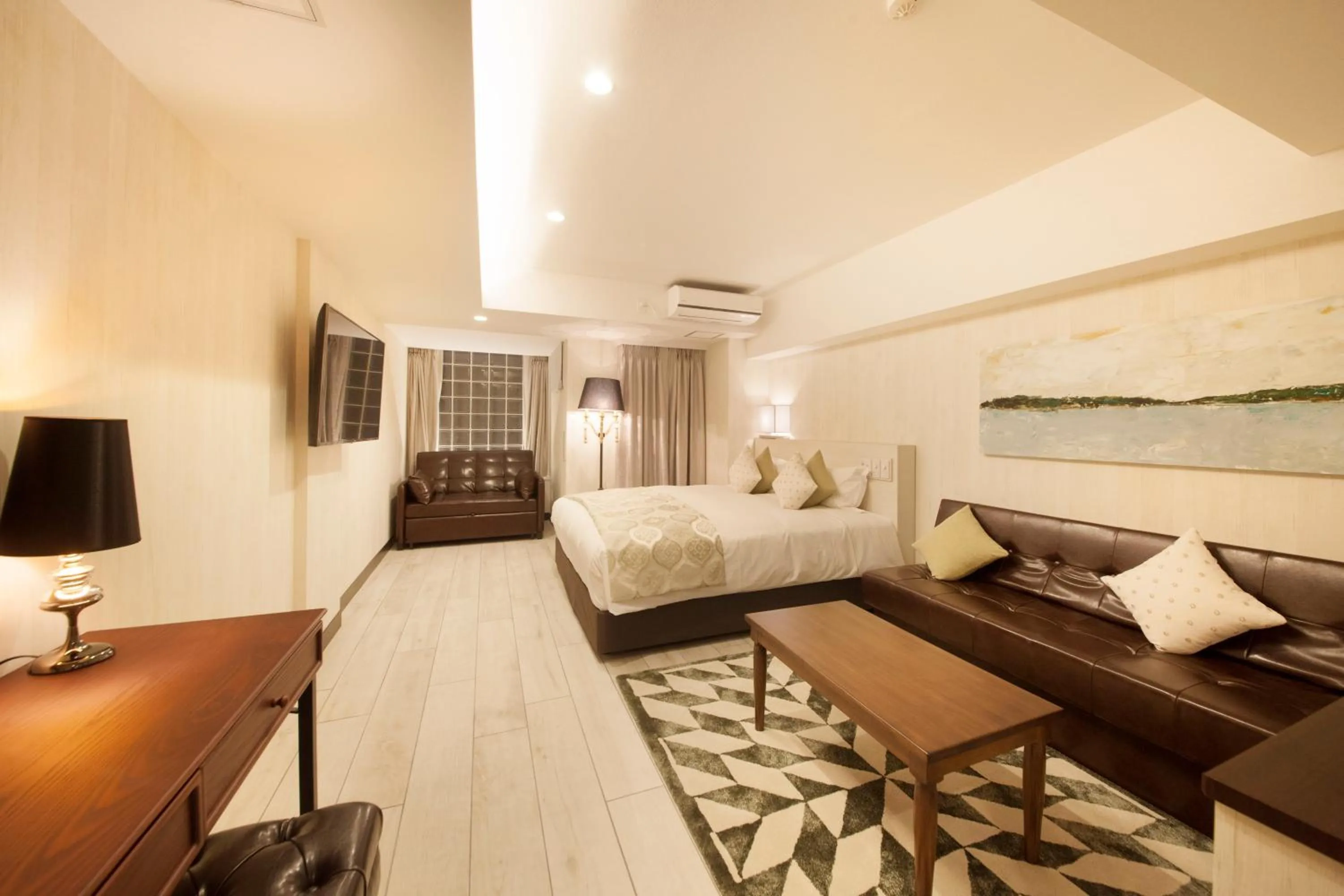 Photo of the whole room, Bed in The Centurion Classic Akasaka