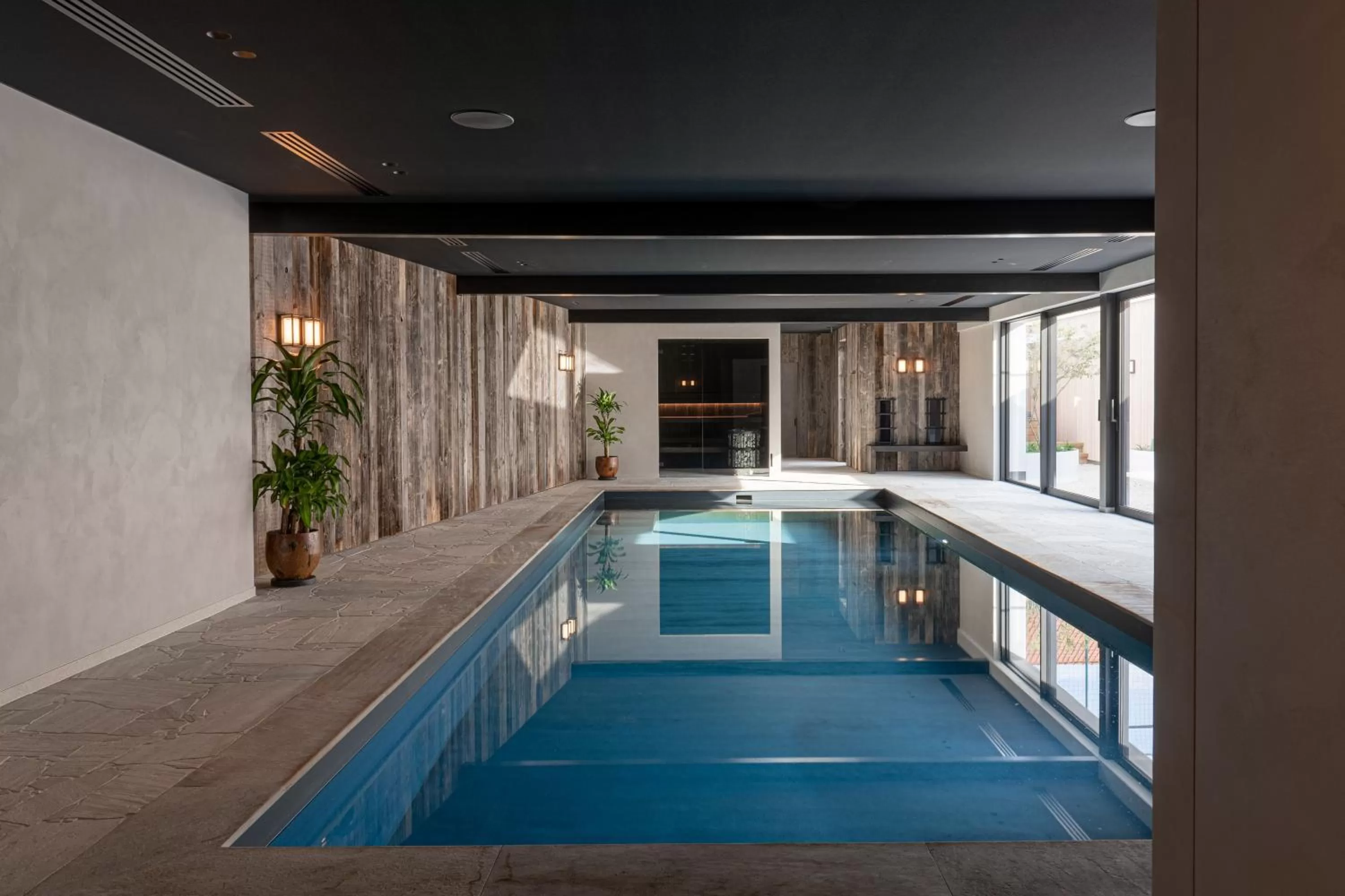 Sauna, Swimming Pool in B&B Herenhuis