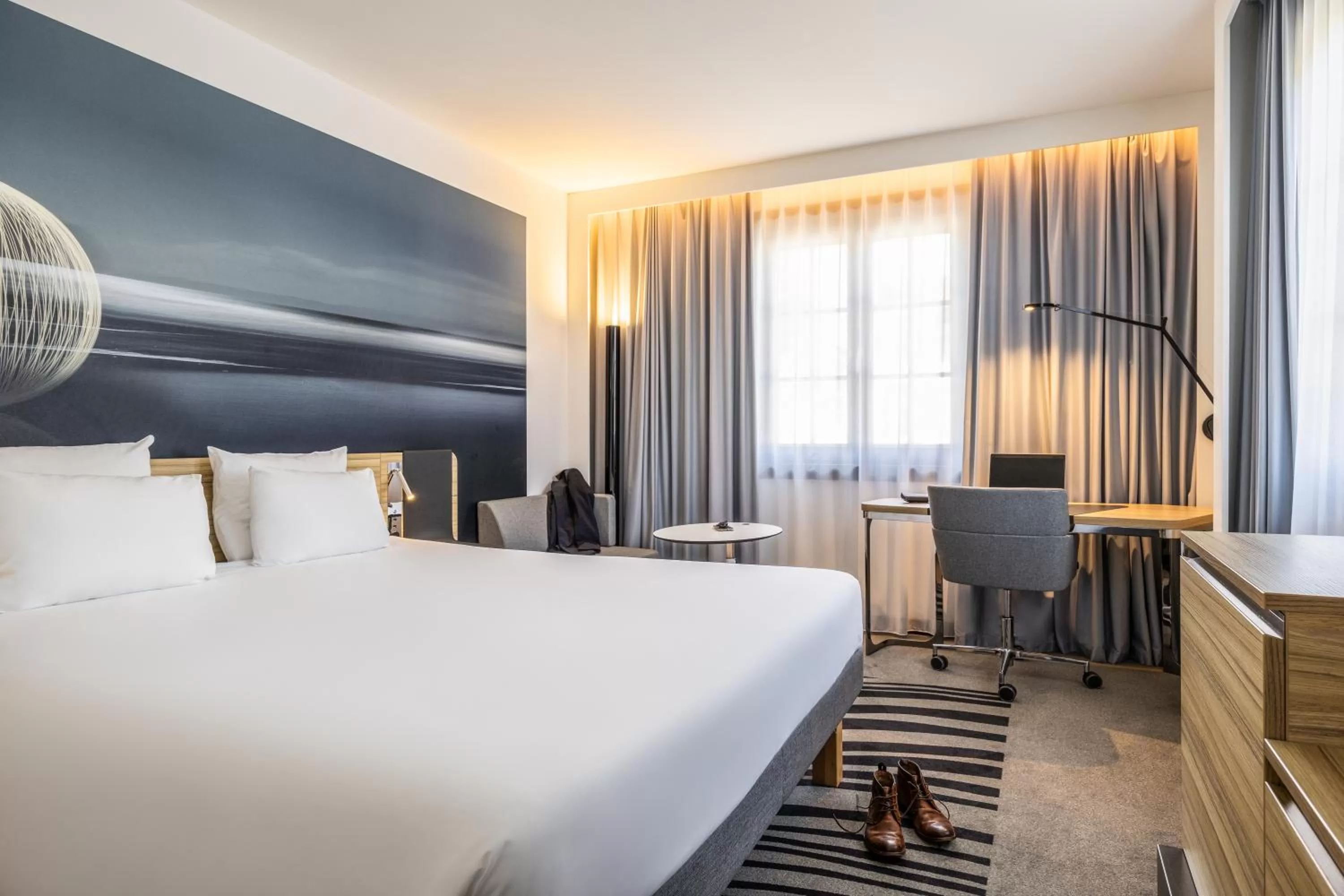 Bed in Hotel Novotel Brussels Off Grand Place