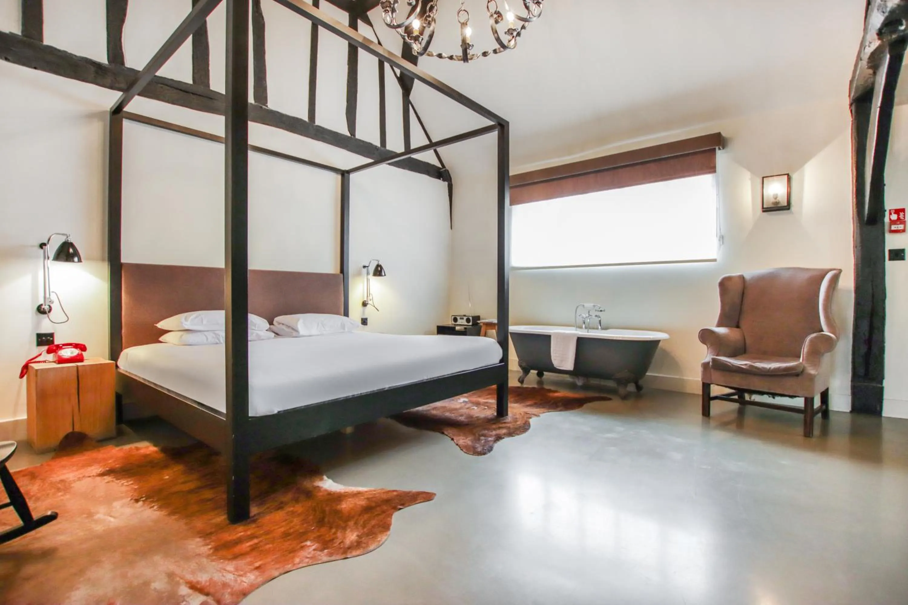 Photo of the whole room, Bed in The Crown