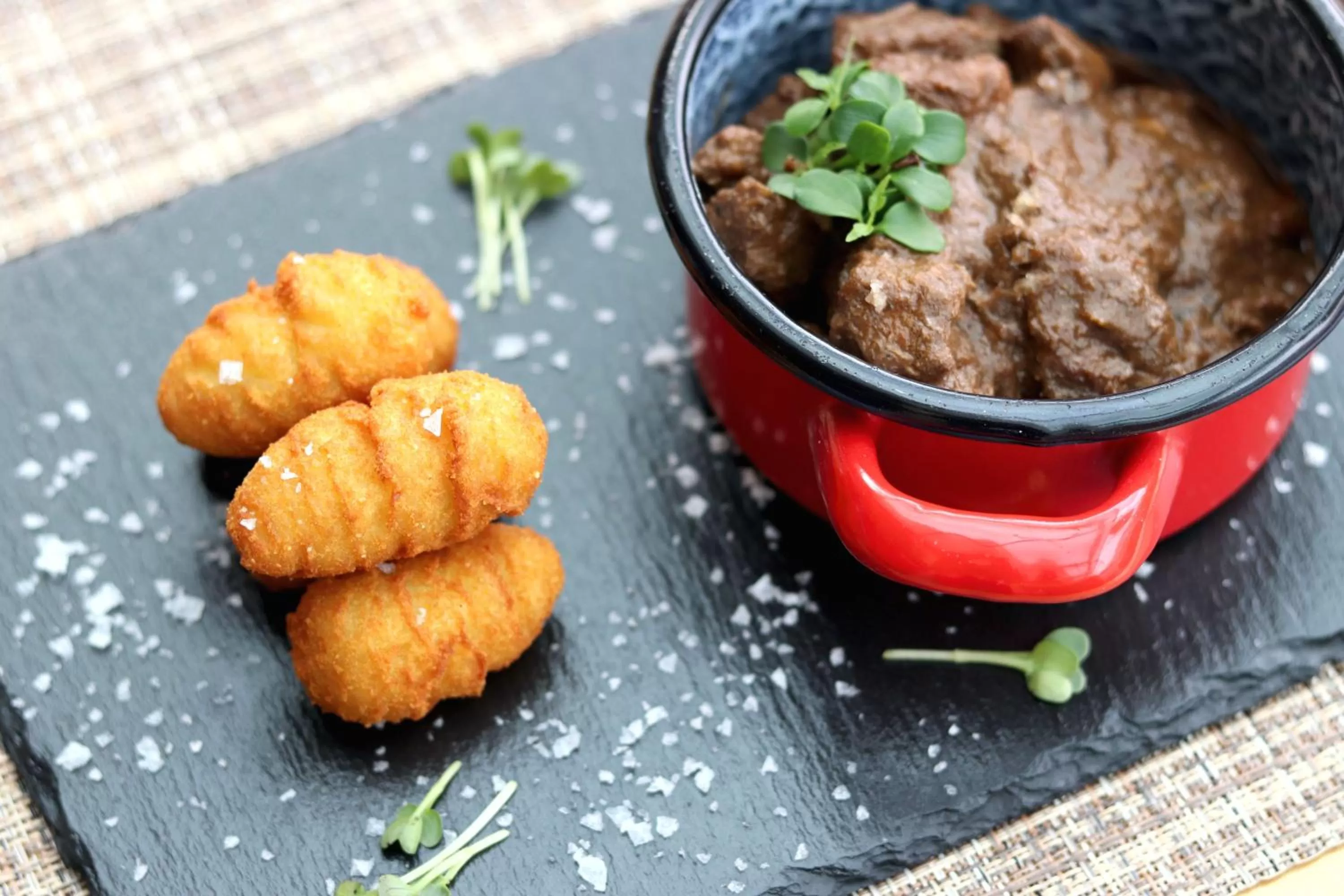 Restaurant/places to eat in Crowne Plaza Budapest by IHG