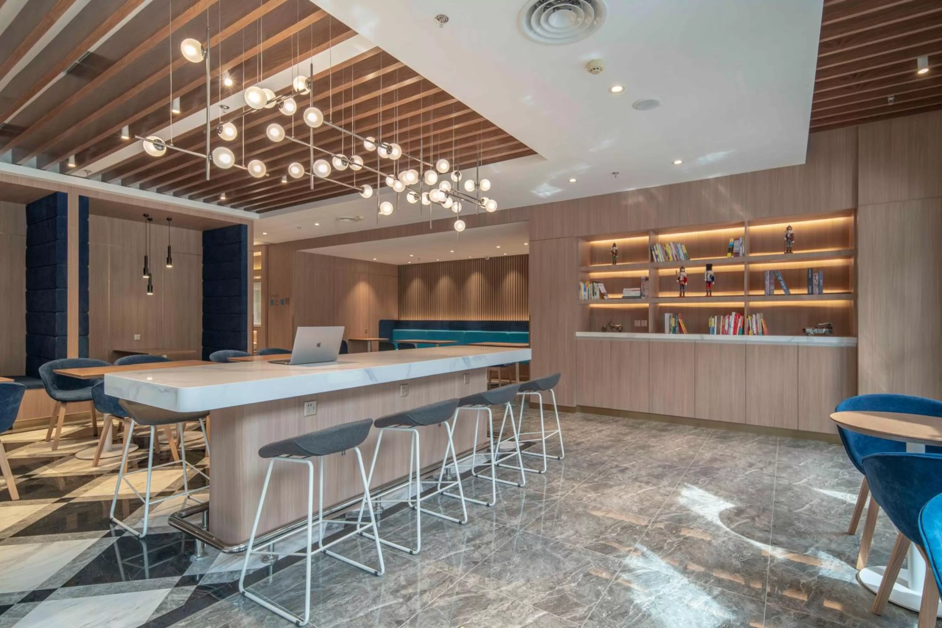 Restaurant/places to eat in Holiday Inn Express Shanghai Jinqiao Central by IHG