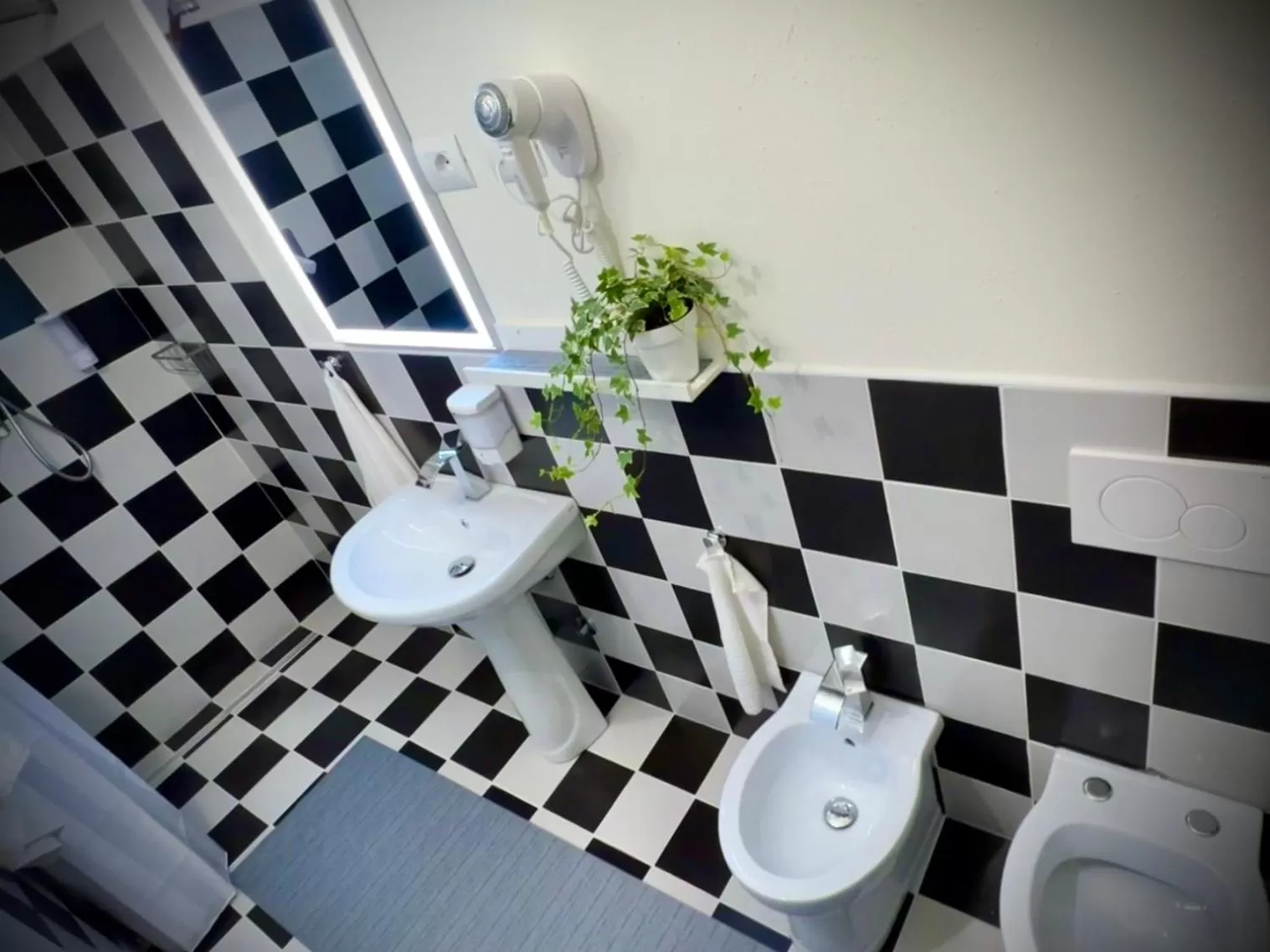 Shower, Bathroom in Stanza 01 Singola con Bagno Privato