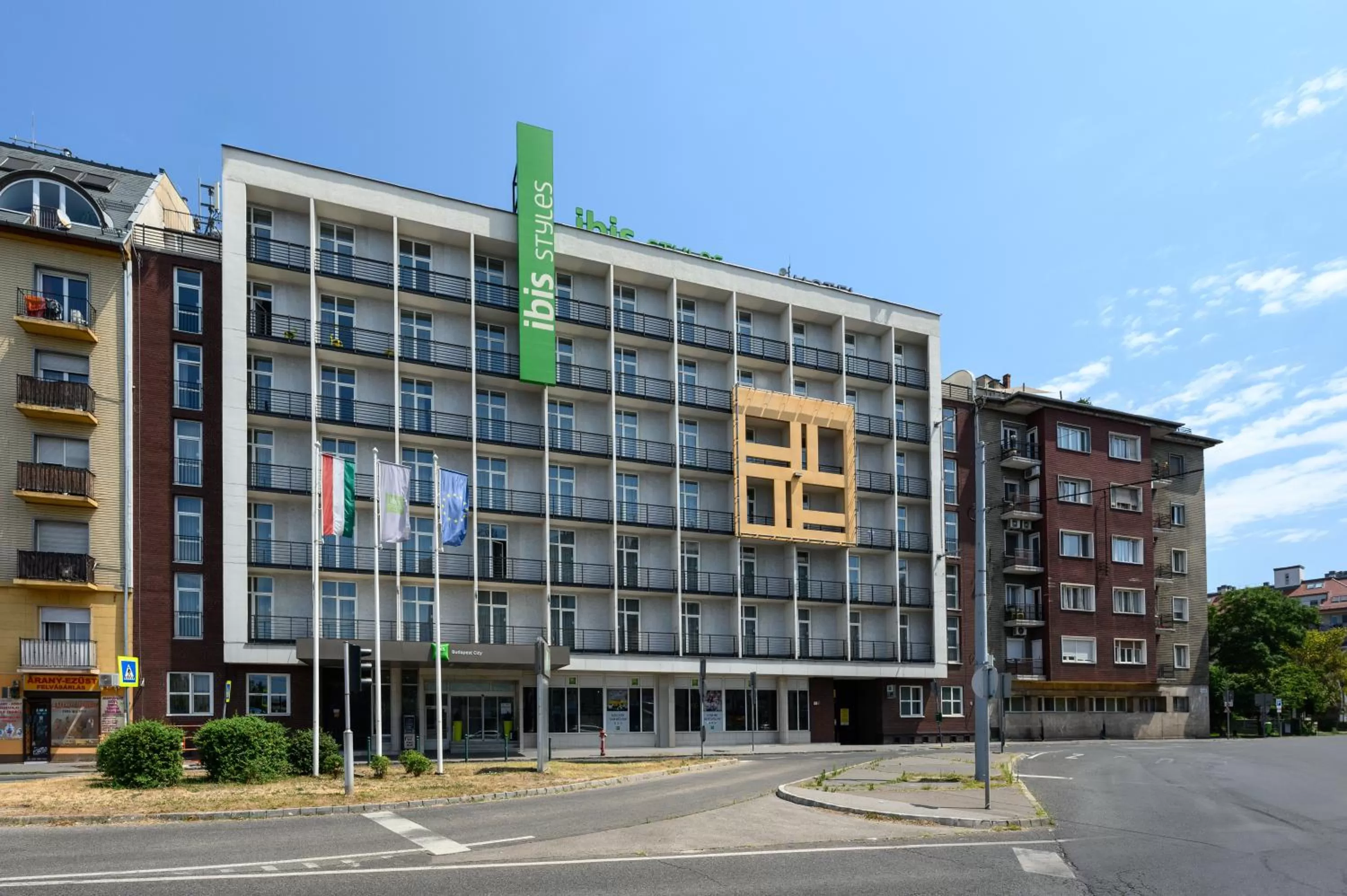 Facade/entrance in Ibis Styles Budapest City
