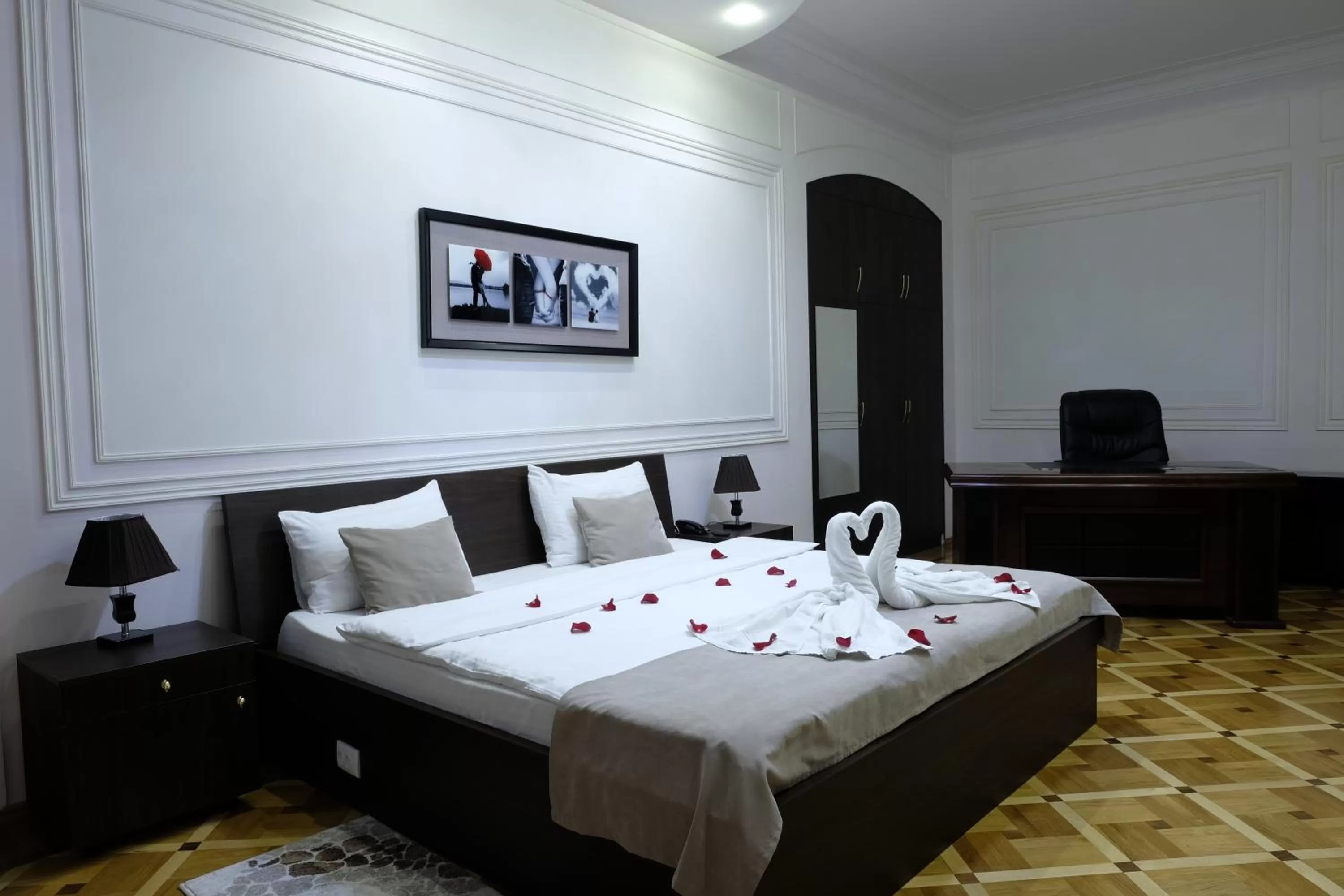 Photo of the whole room, Bed in S&L Boutique Hotel