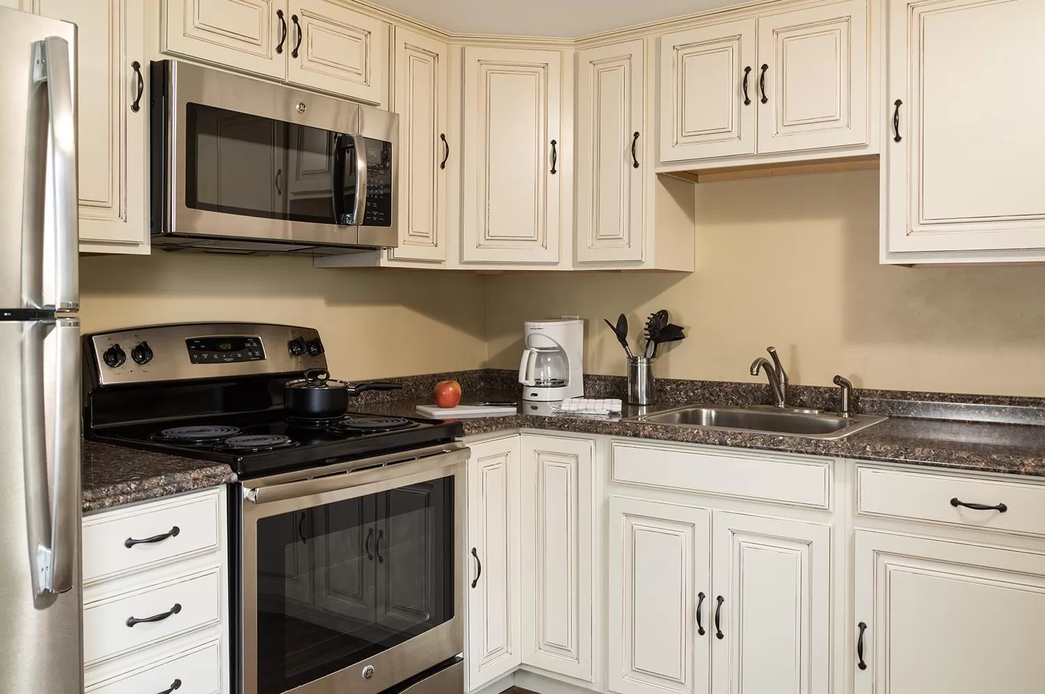 Kitchen or kitchenette, Kitchen/Kitchenette in Silver Birches Resort