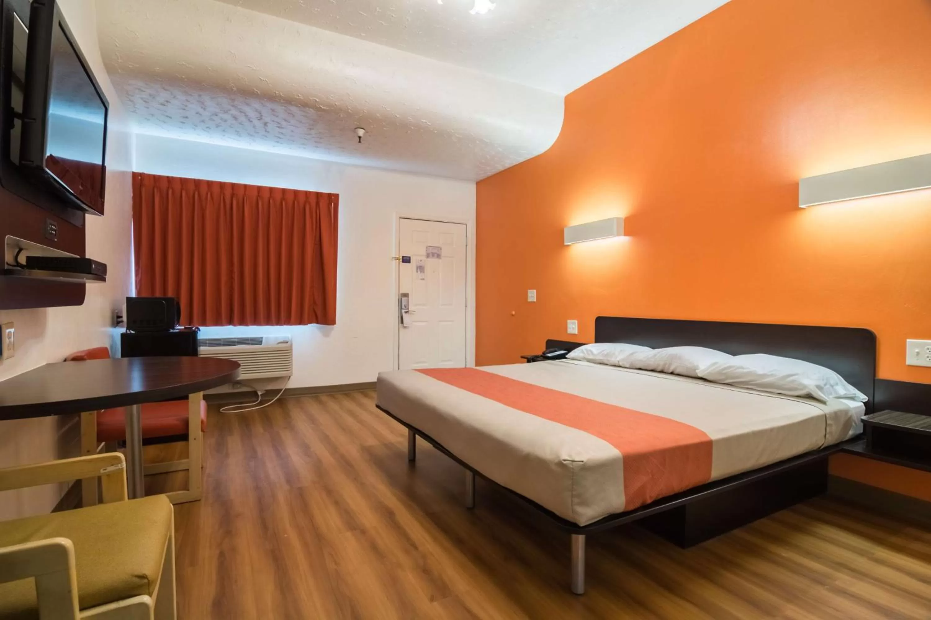 TV and multimedia, Bed in Motel 6-Globe, AZ