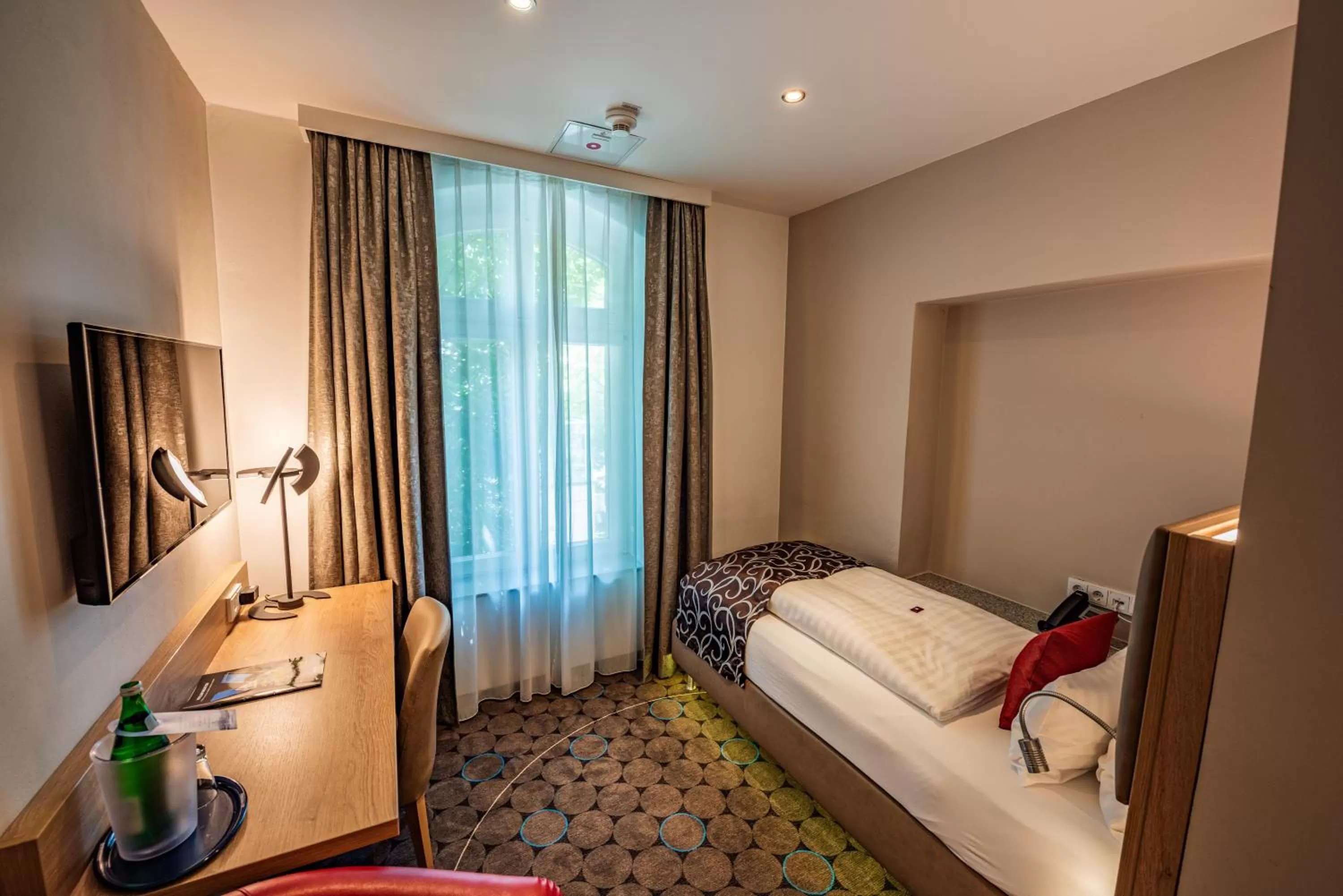 Bed in AKZENT Hotel Villa Saxer