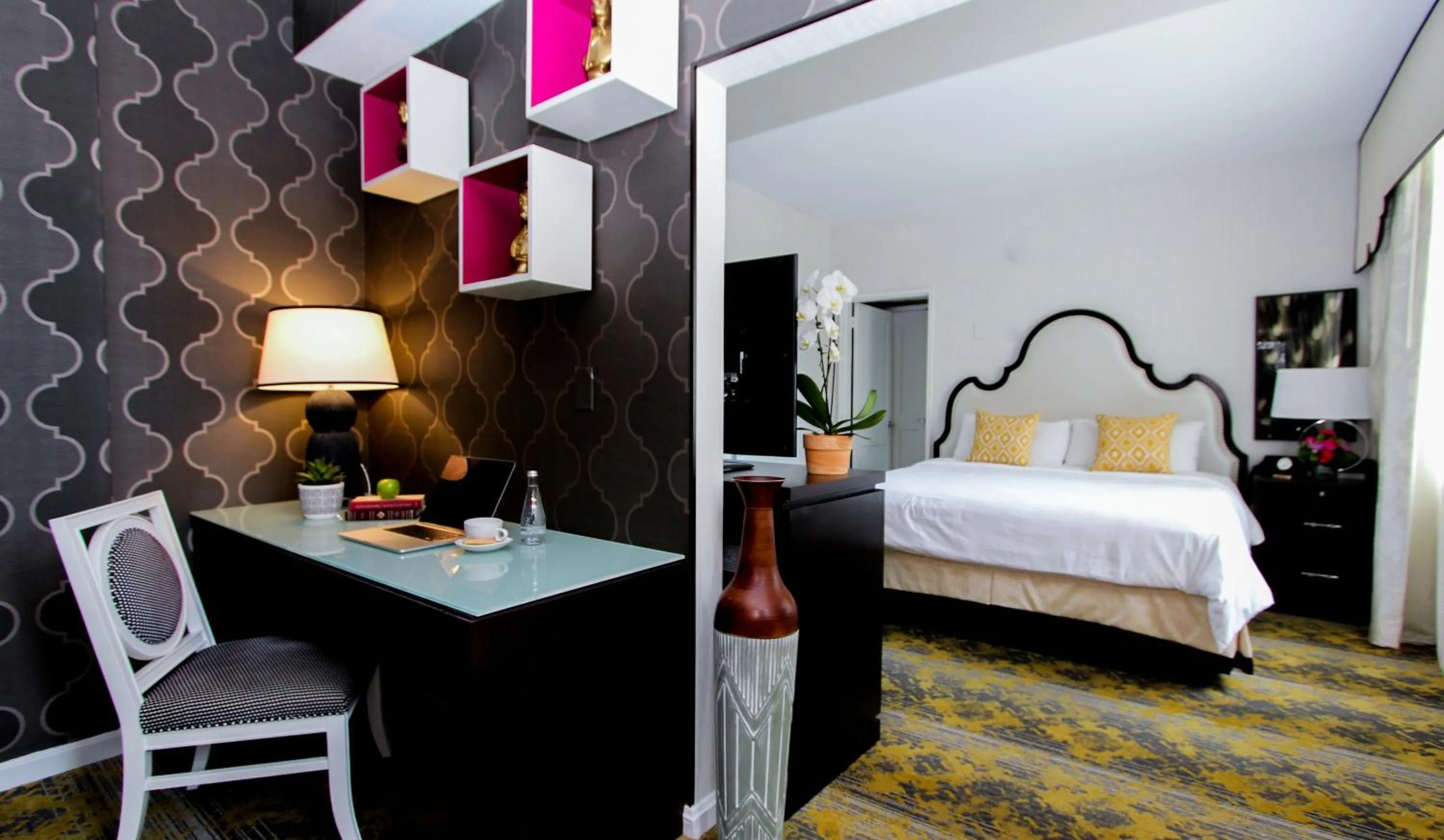 Standard King Room Accessible in The Churchill Hotel Near Embassy Row