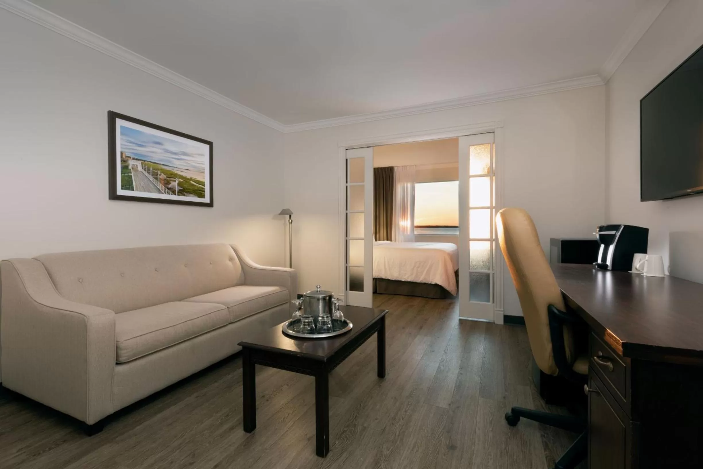 King Suite with City View in Hotel Rimouski
