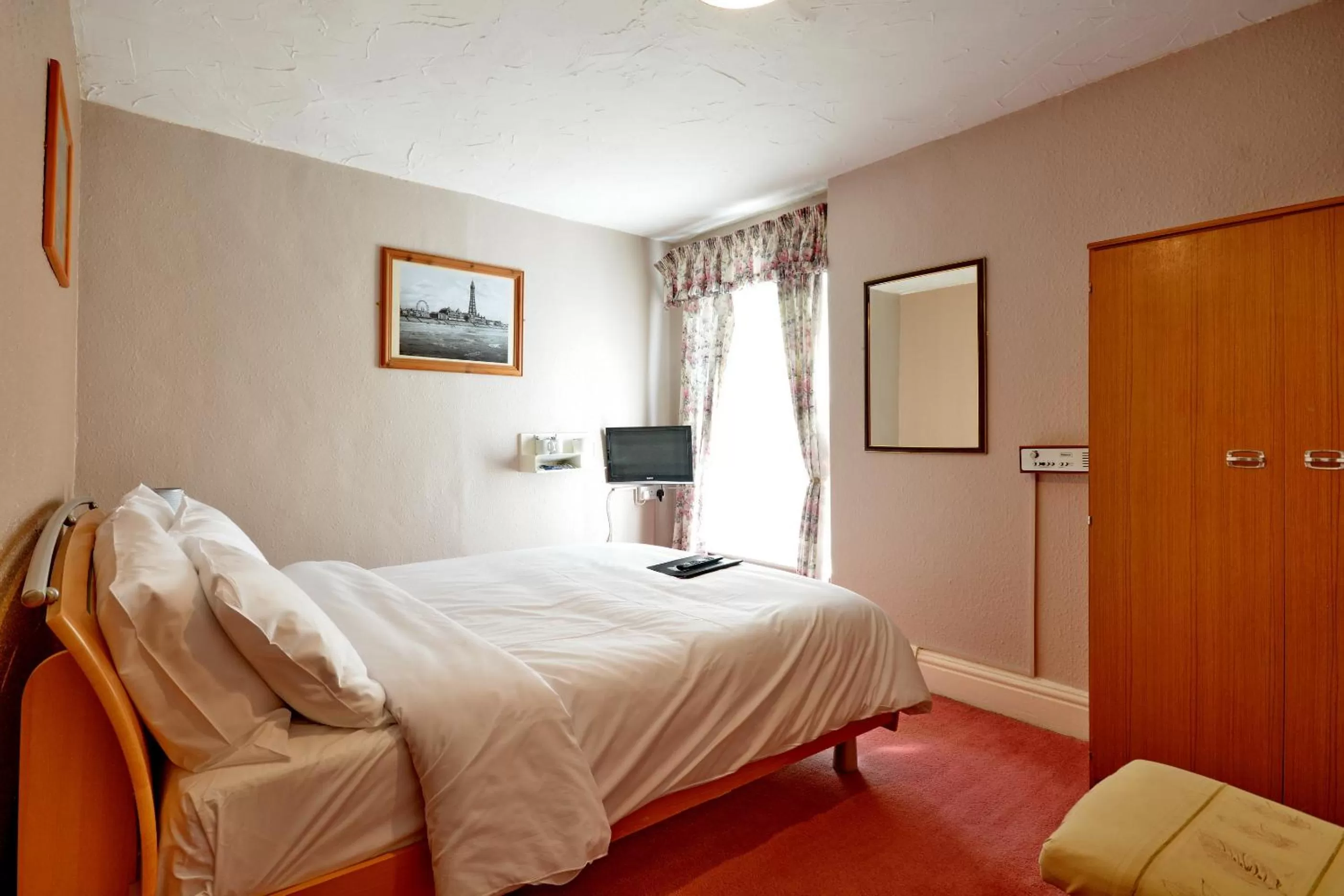 King Room Ensuite in Royal Oakwell Hotel