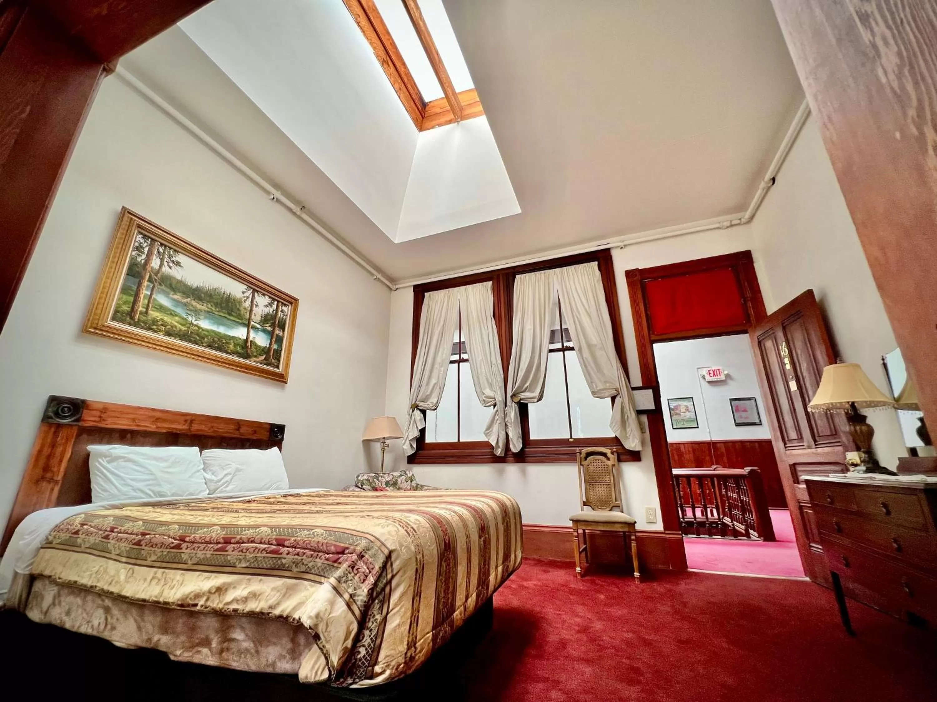 Bed in The Monarch Hotel