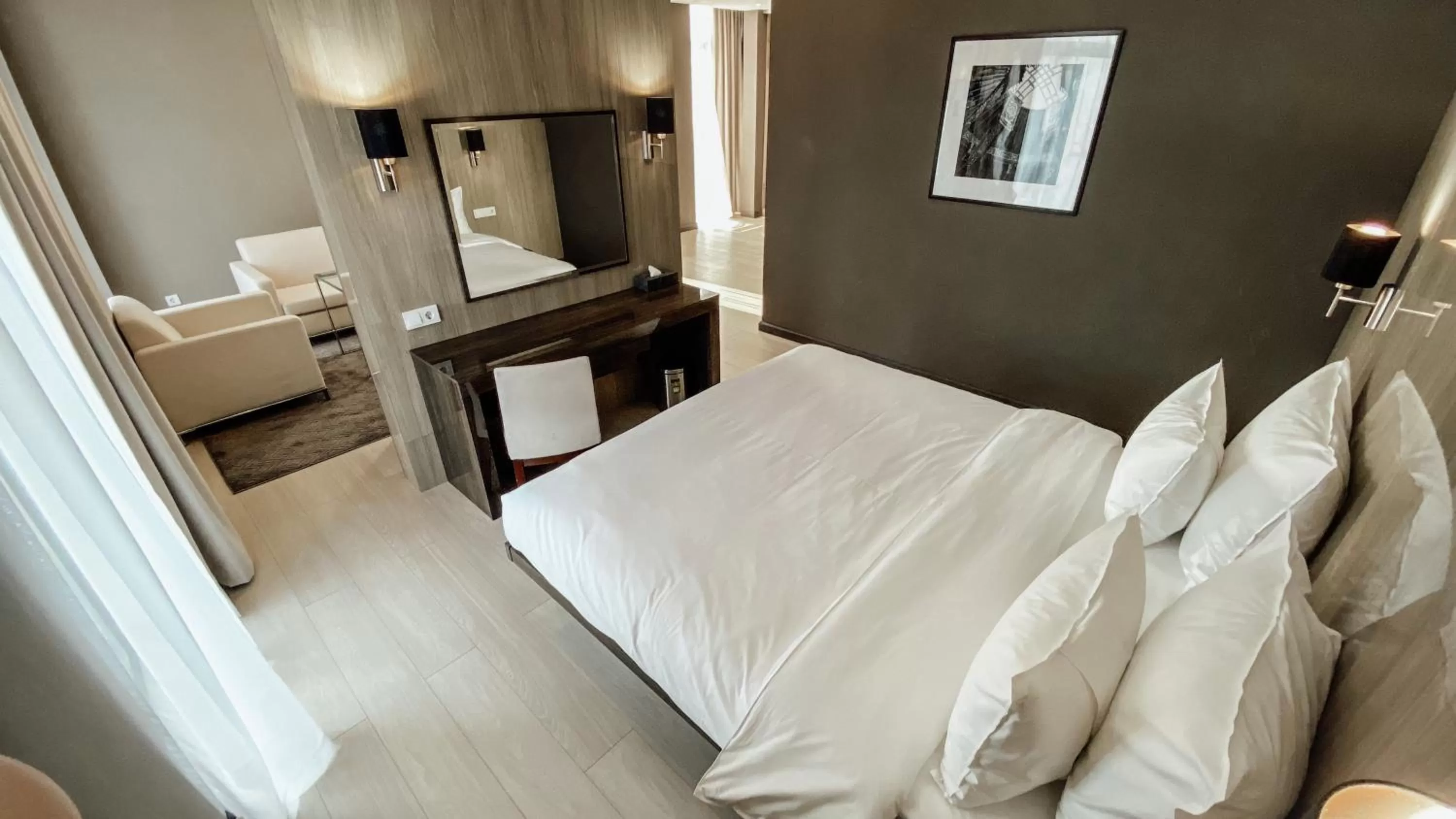 Photo of the whole room, Bed in Resident City Hotel