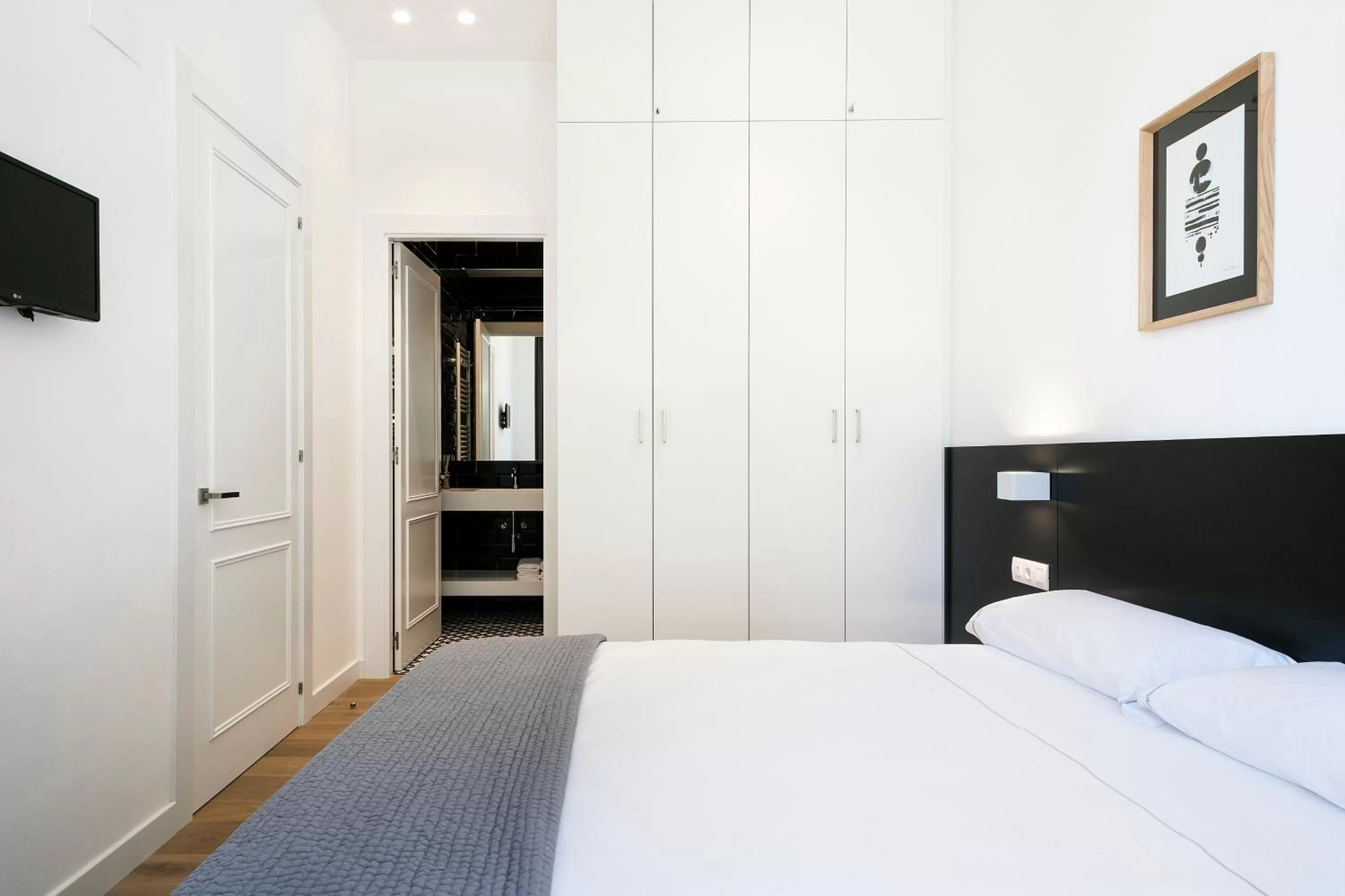 TV and multimedia, Bed in Murmuri Residence Mercader