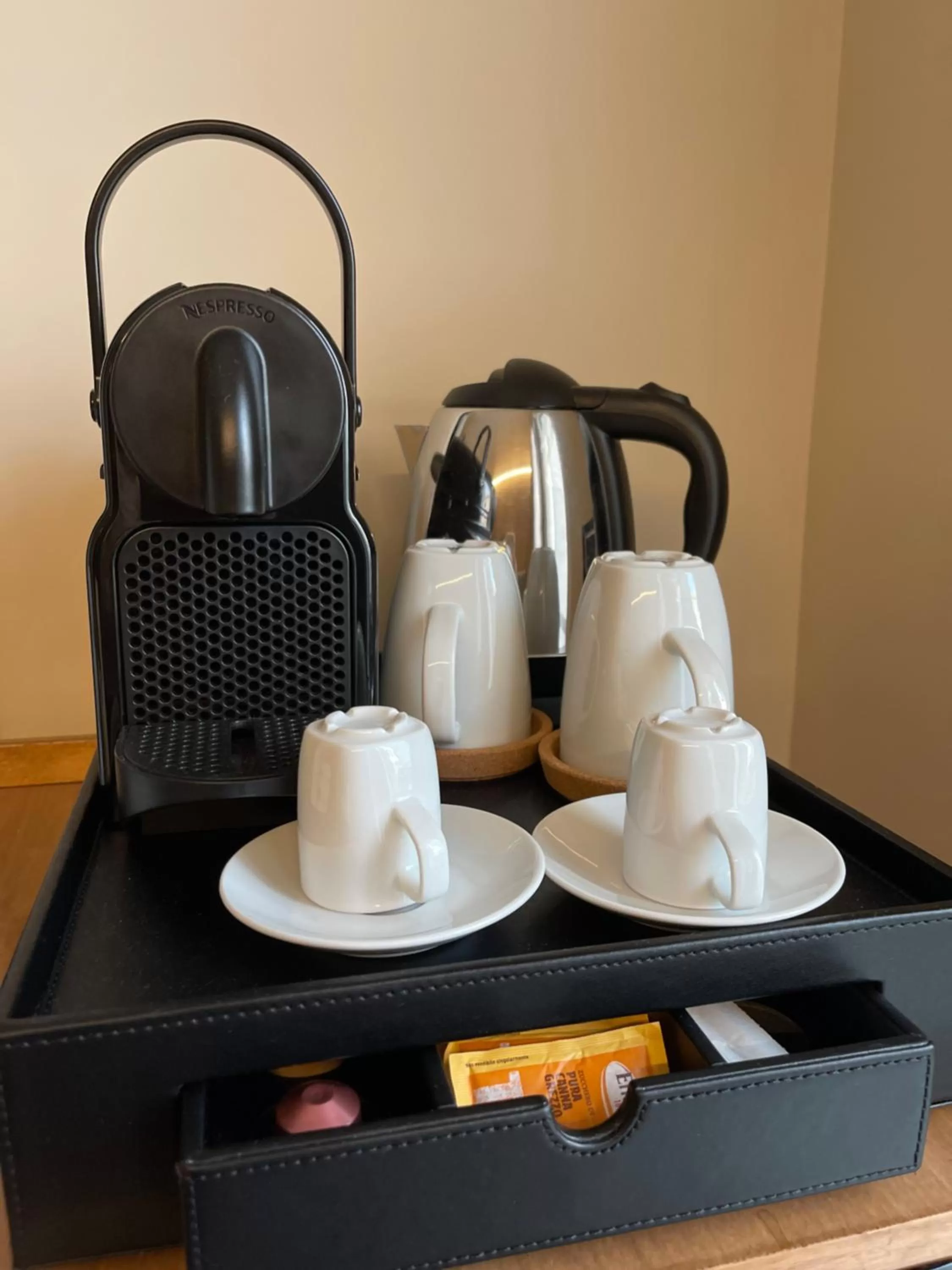 Coffee/tea facilities in Pompeii Central Home