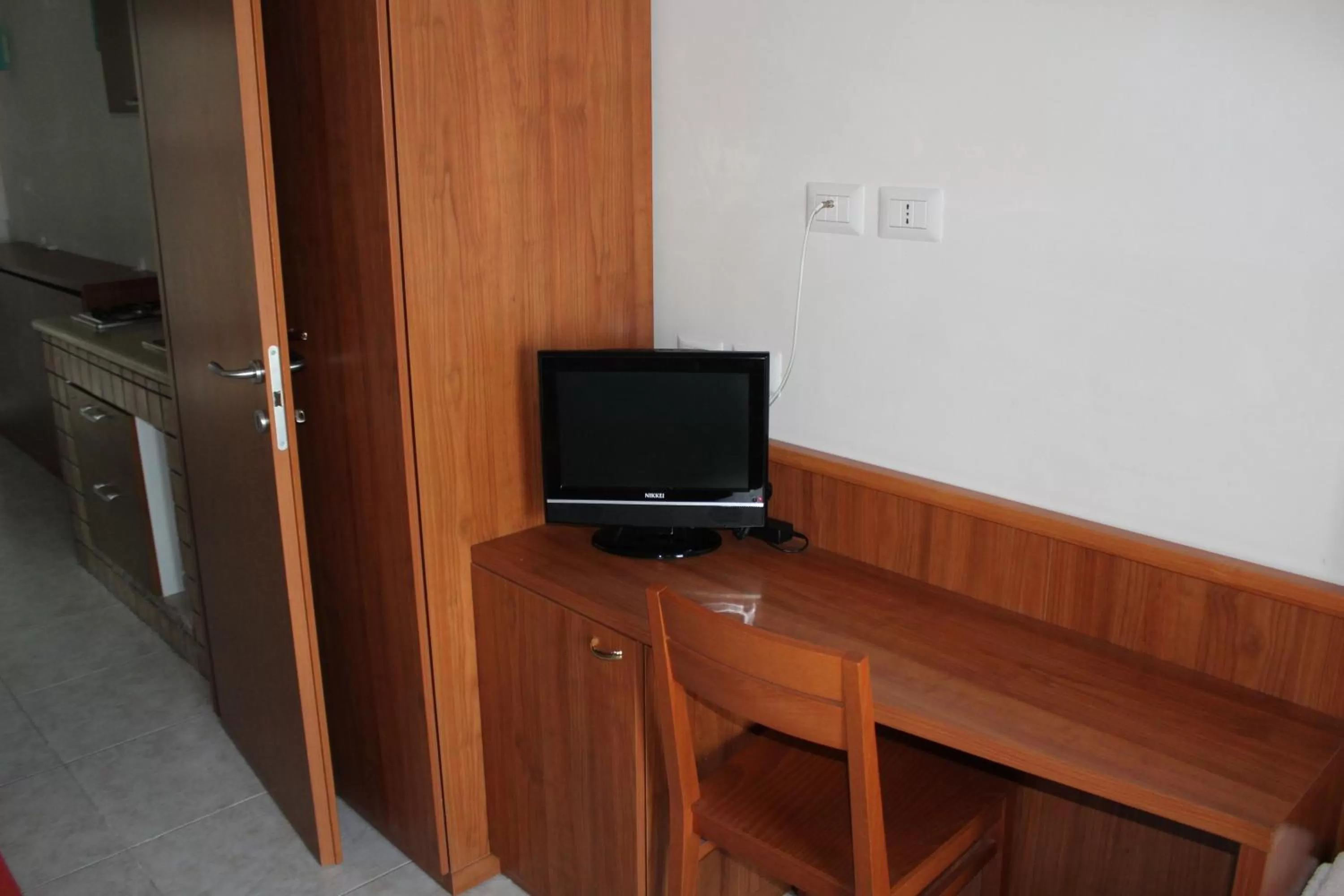 TV and multimedia, TV/Entertainment Center in Residence Hotel Torresilvana