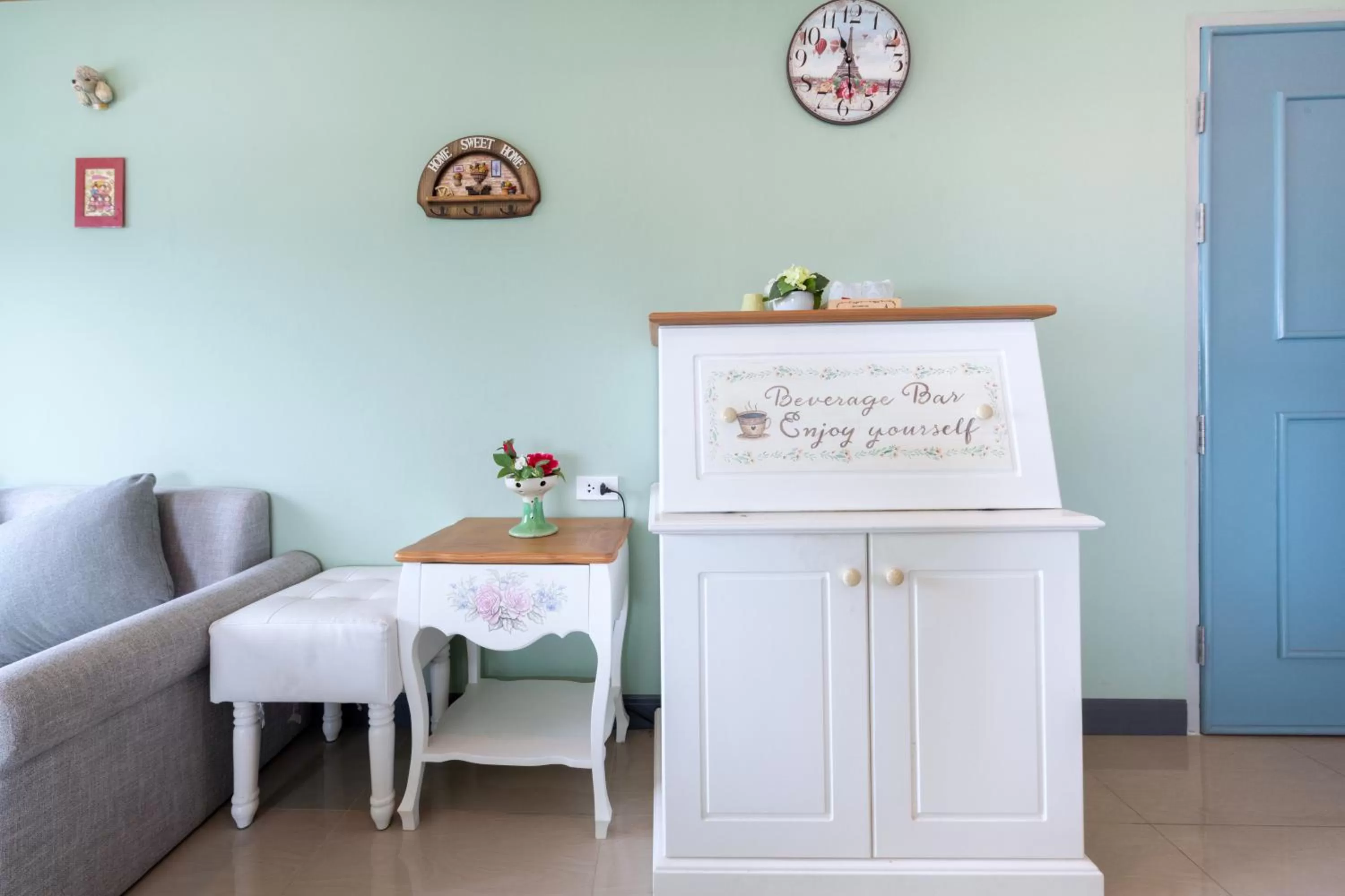 Seating area in The Lilly Hotel