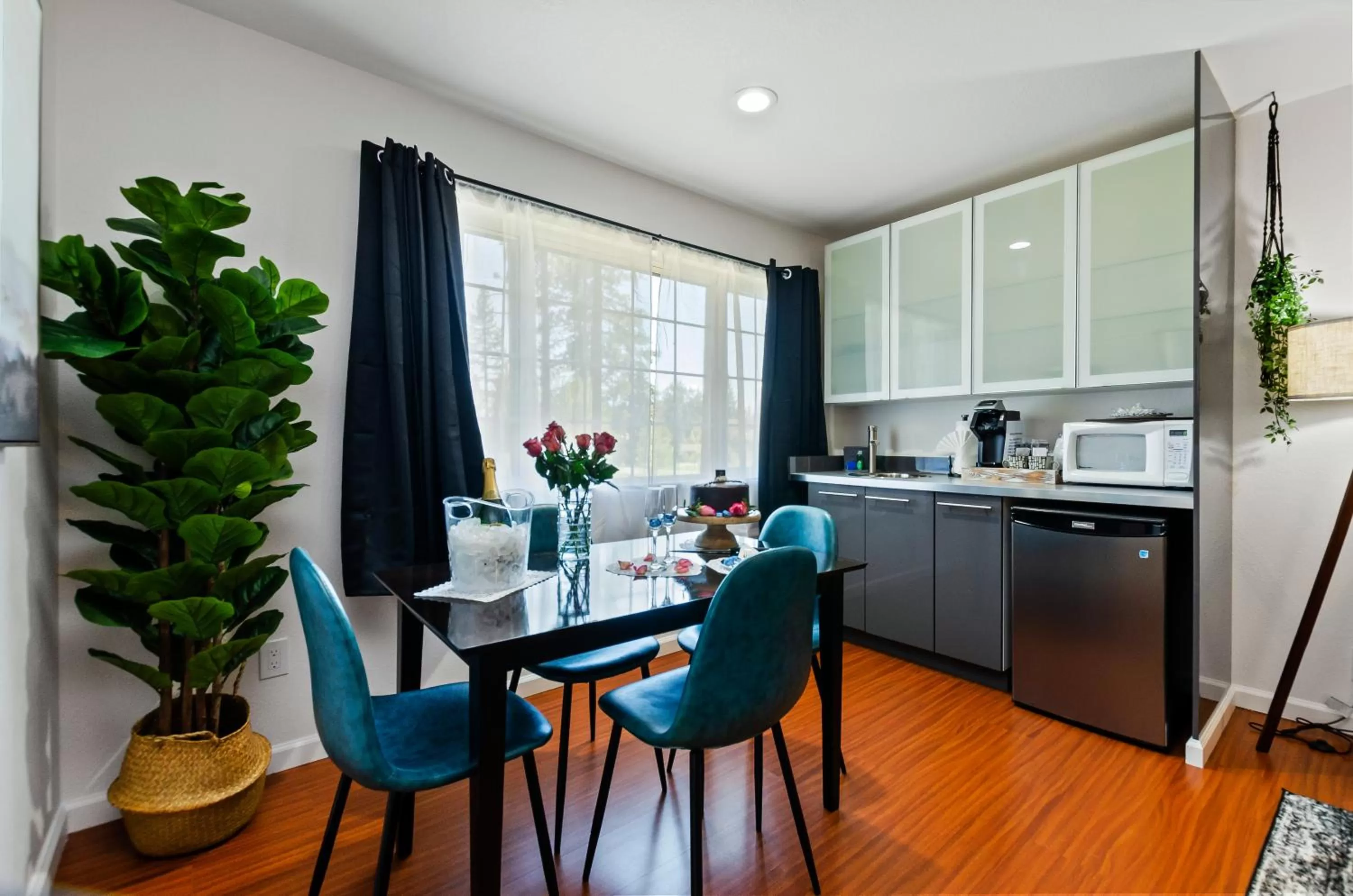 Kitchen or kitchenette in The Jeffrey Hotel