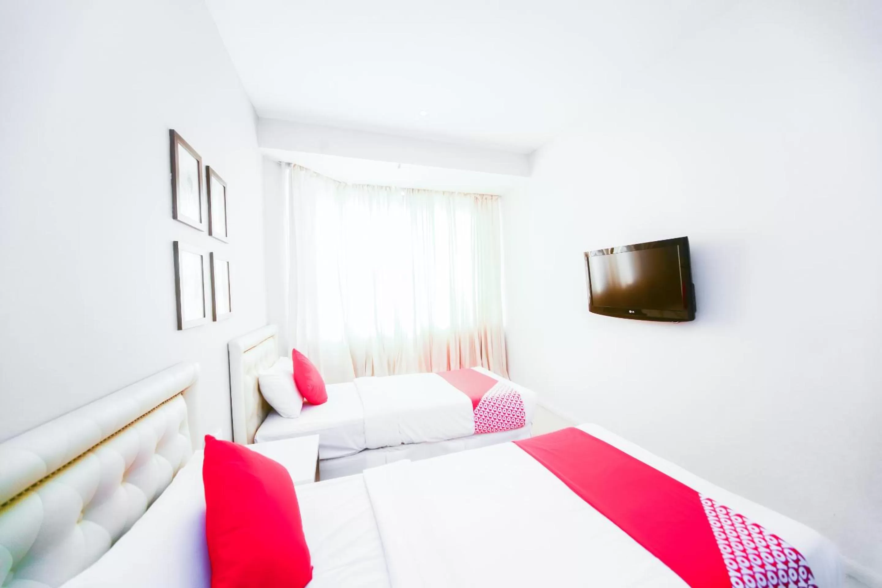 Photo of the whole room, Bed in OYO 777 Epal Hotel