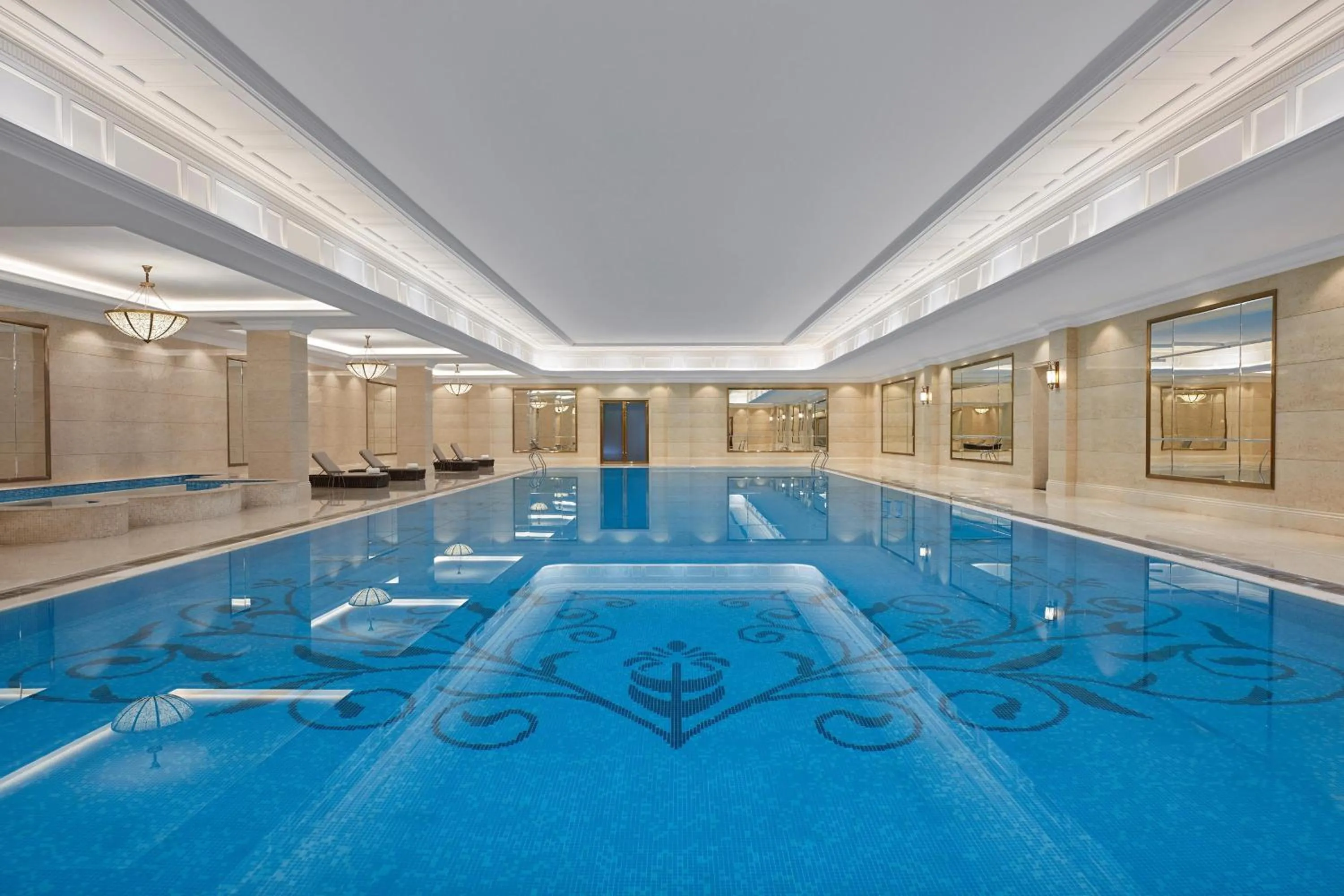 Swimming pool in Sheraton Shaoxing Shangyu