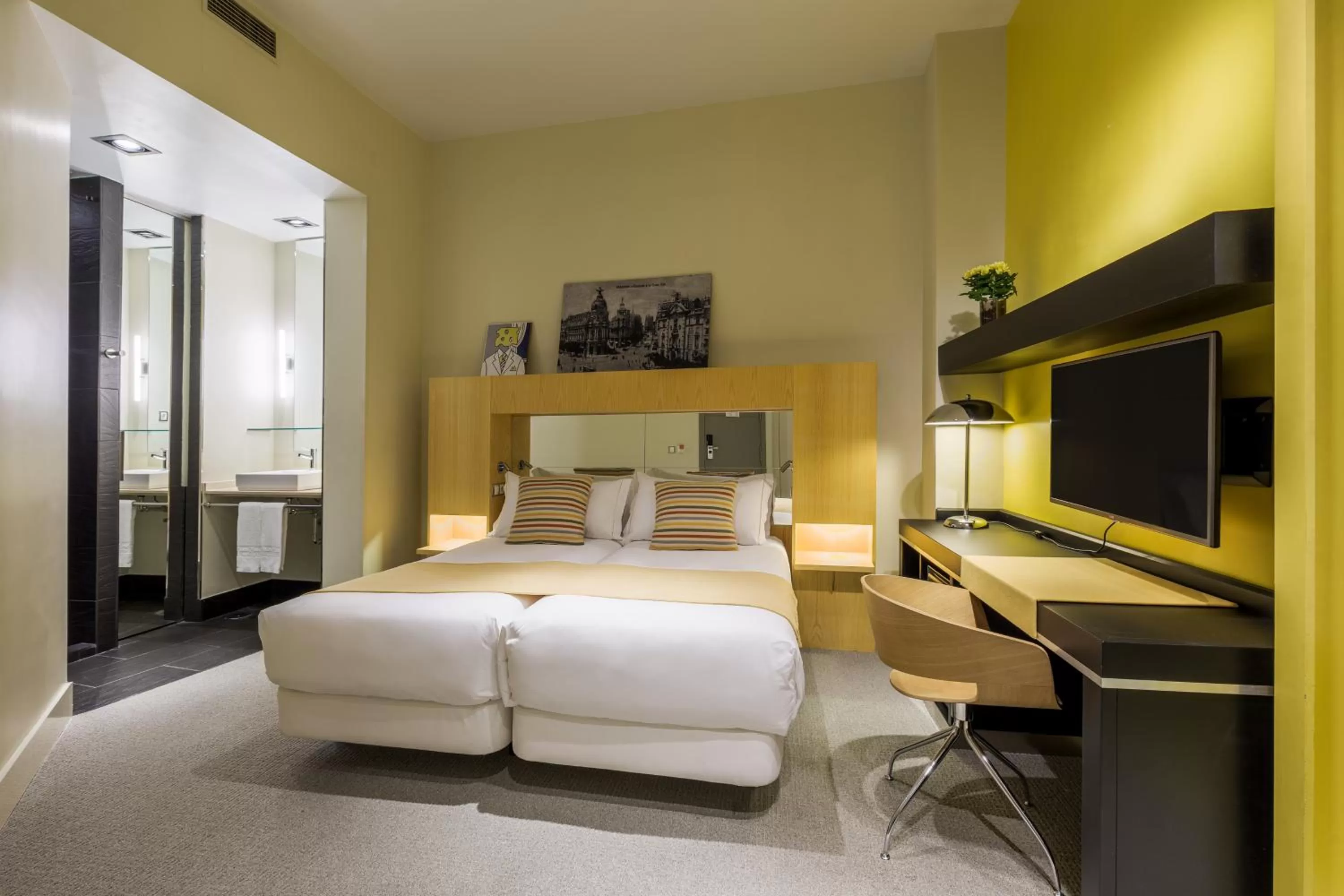 Photo of the whole room, Bed in Room Mate Alicia, Madrid