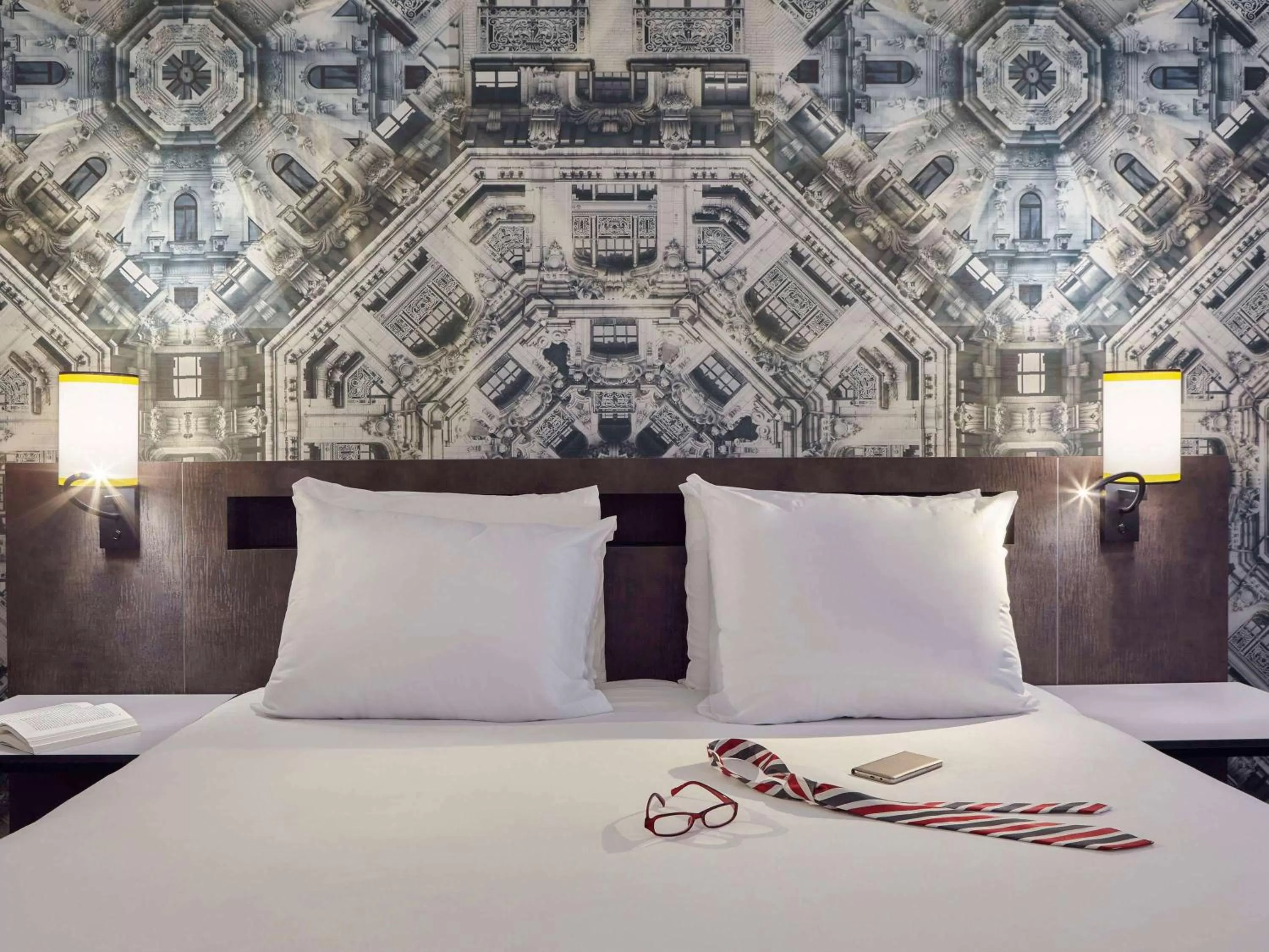 Photo of the whole room, Bed in Mercure Paris Roissy CDG