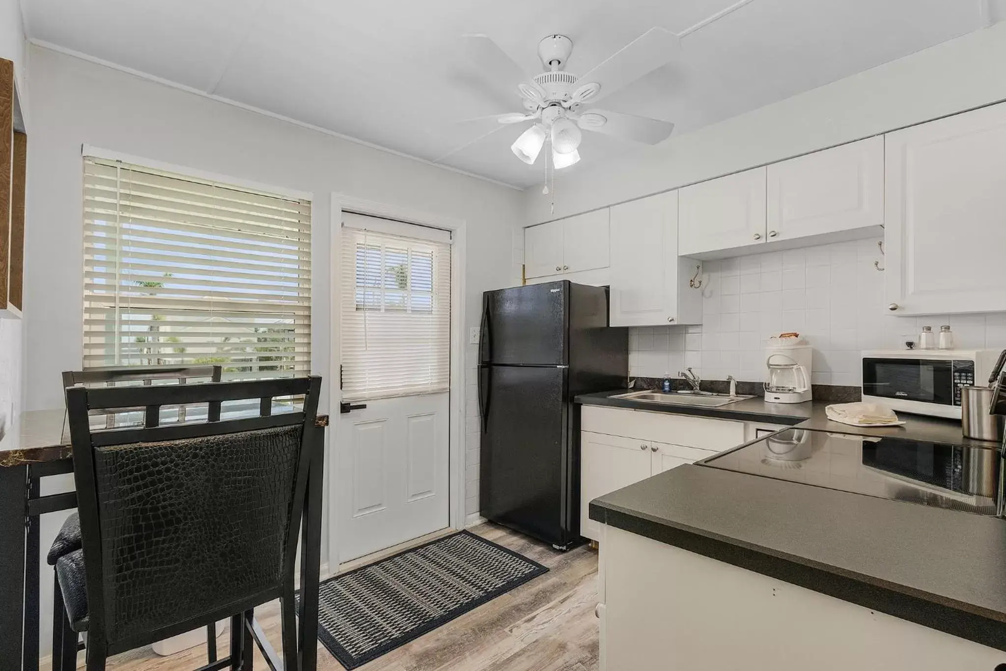 Apartment with Pool View - single occupancy in Matlacha on Shoreview Apartment with Pool View - single occupancy in Matlacha on Shoreview