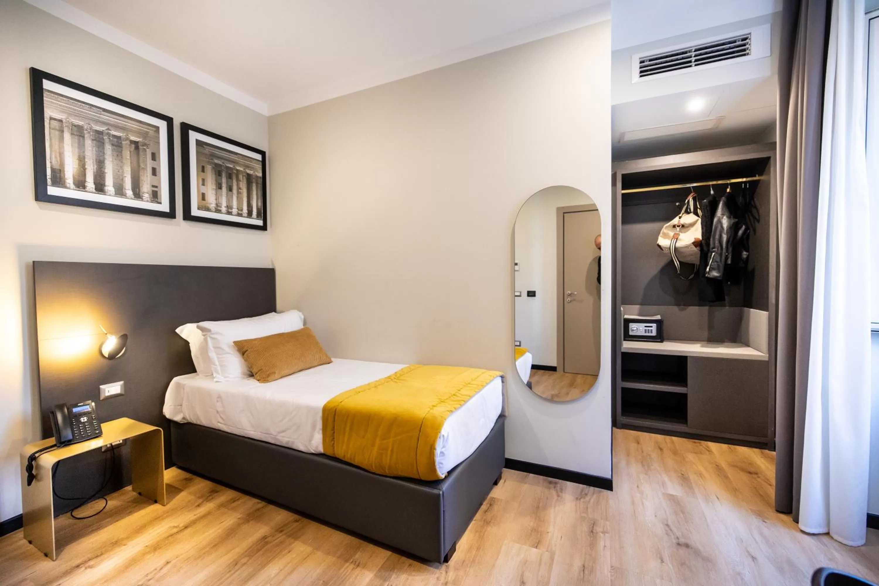 Bedroom, Bed in The Cross Hotel