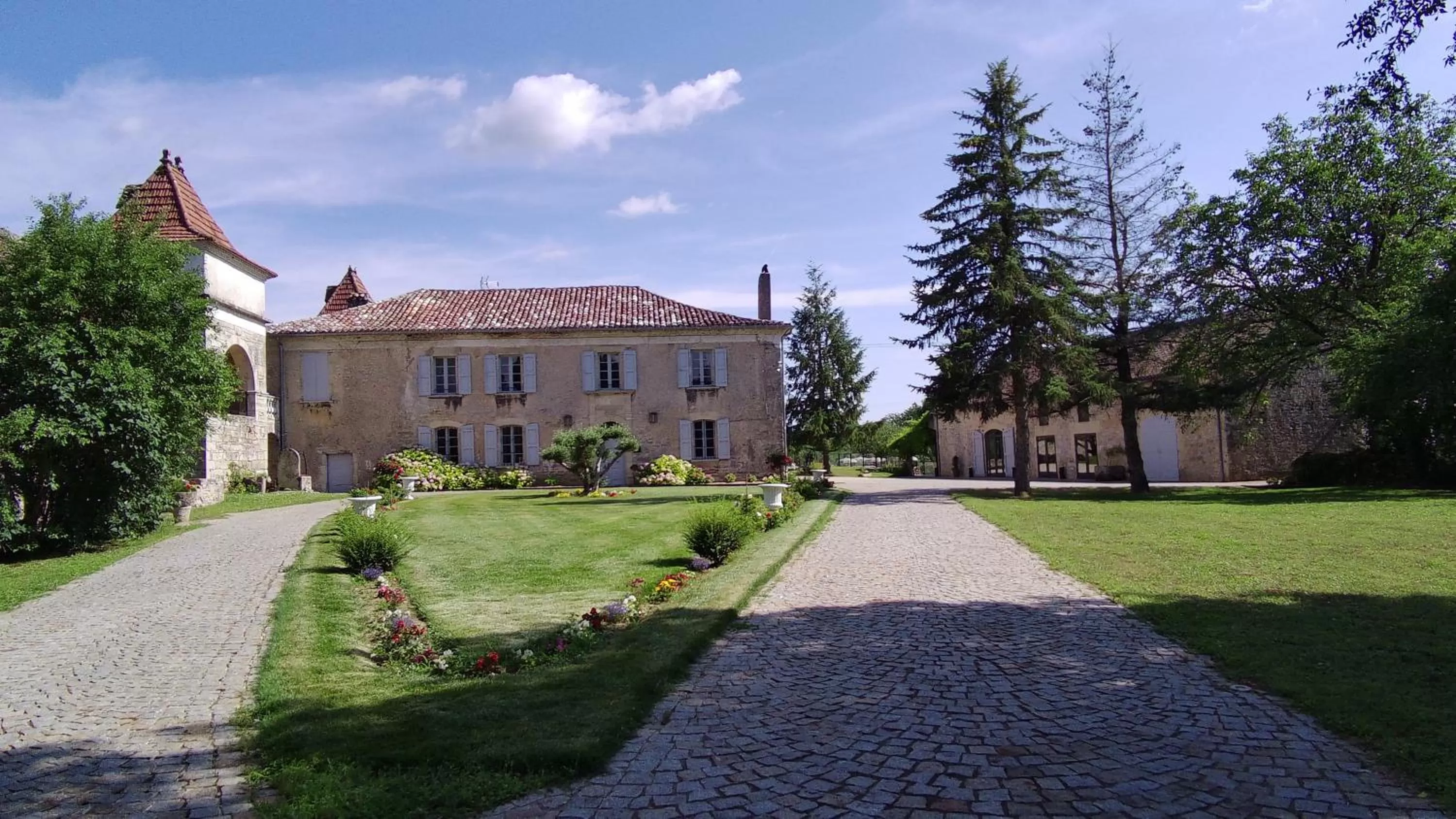 Property Building in Domaine de Monplaisir