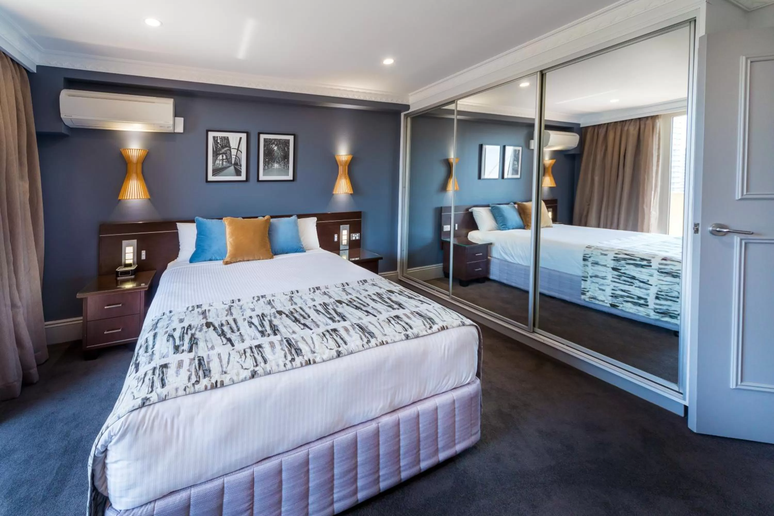 Bed in Hyde Park Inn