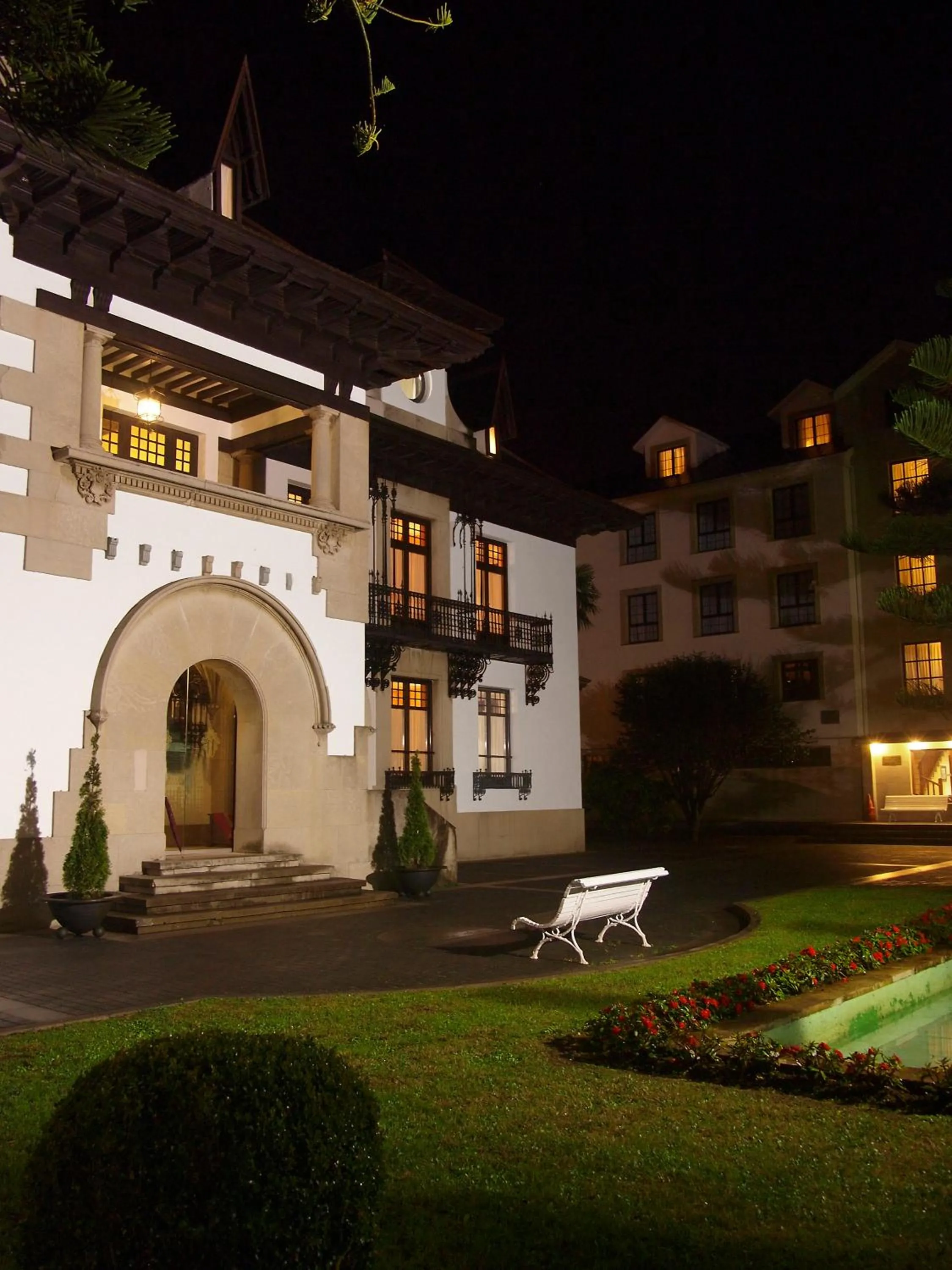 Facade/entrance in Palacio Arias
