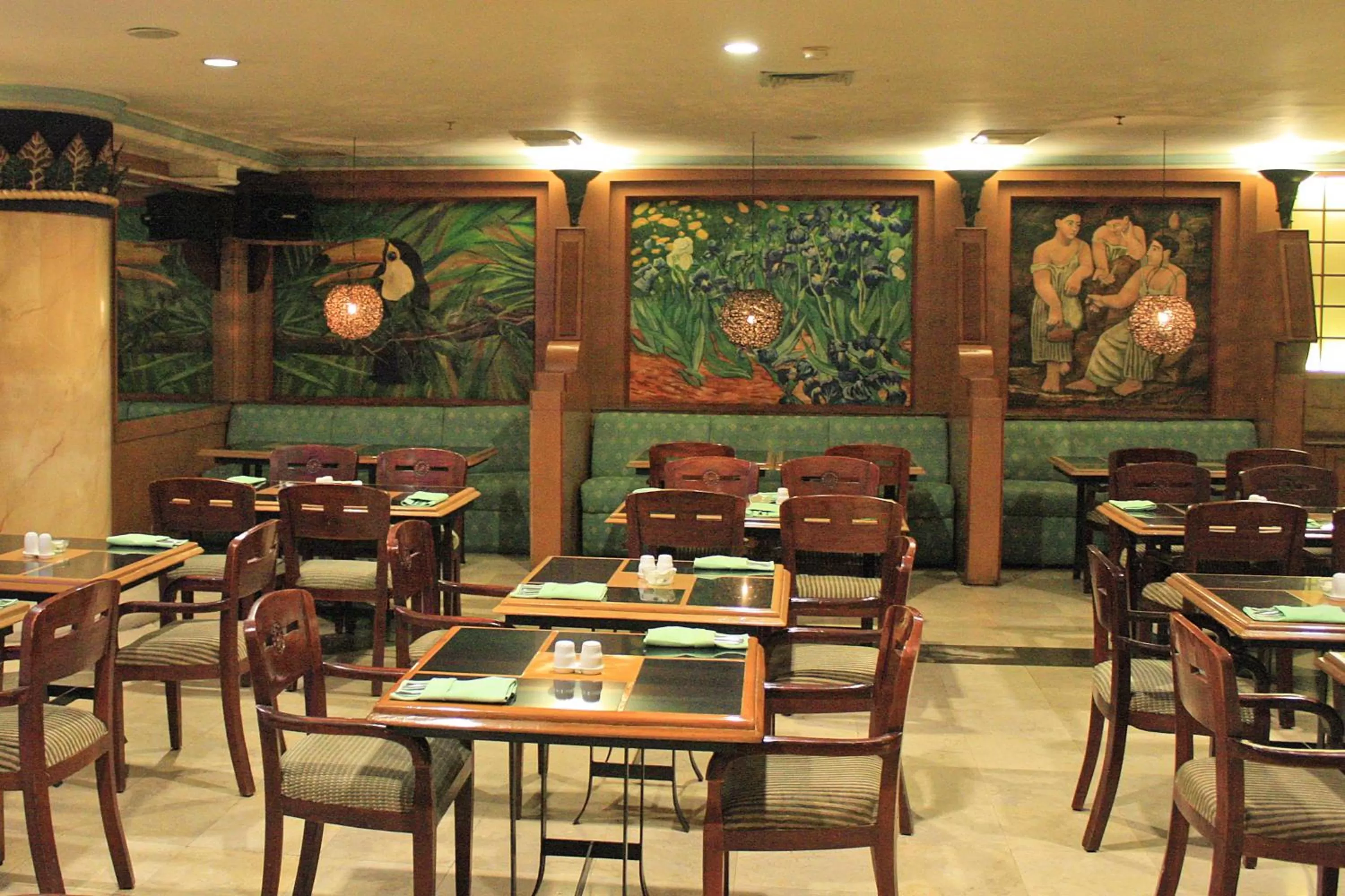 Restaurant/places to eat in Tunjungan Hotel