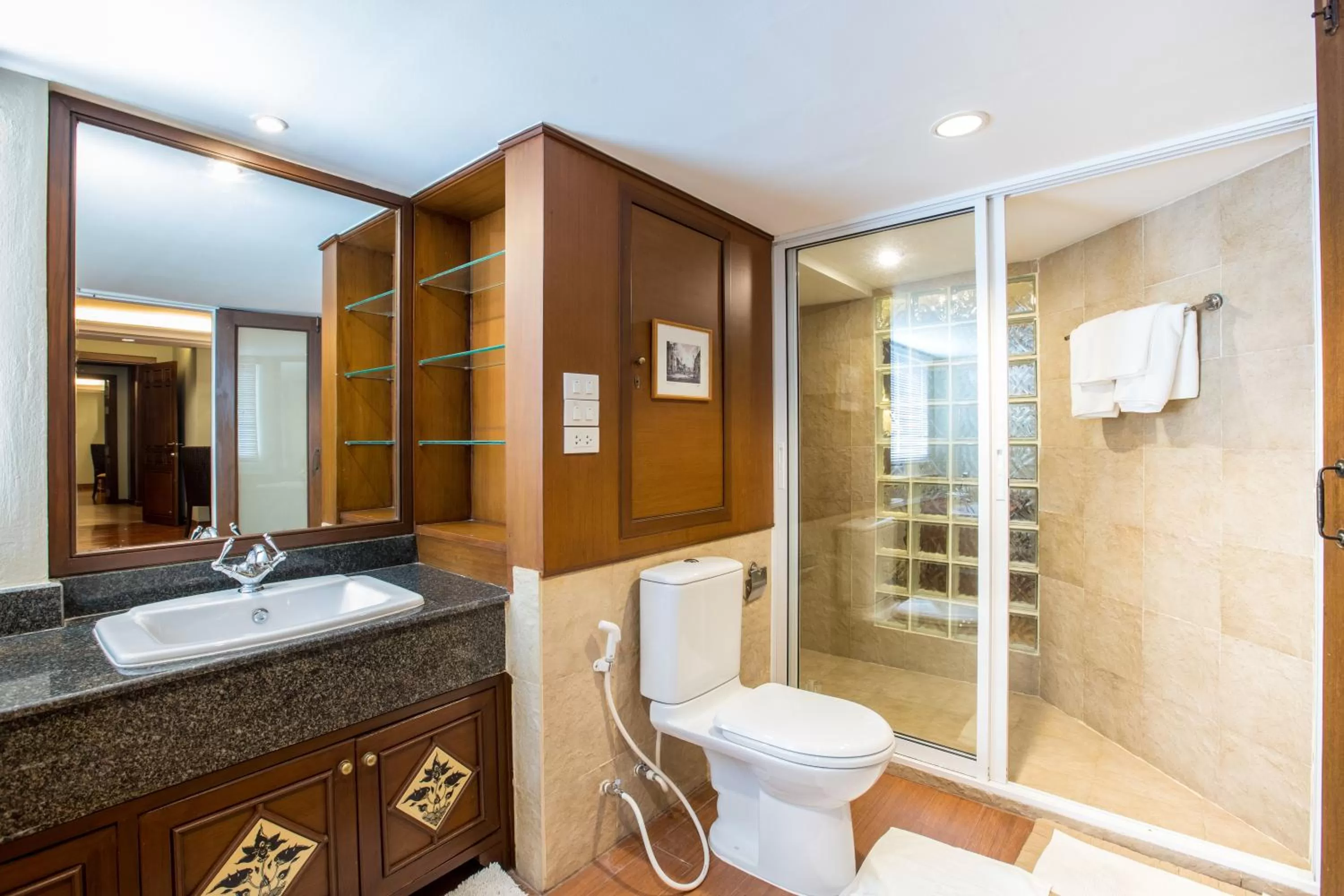 Bathroom in Viangbua Mansion