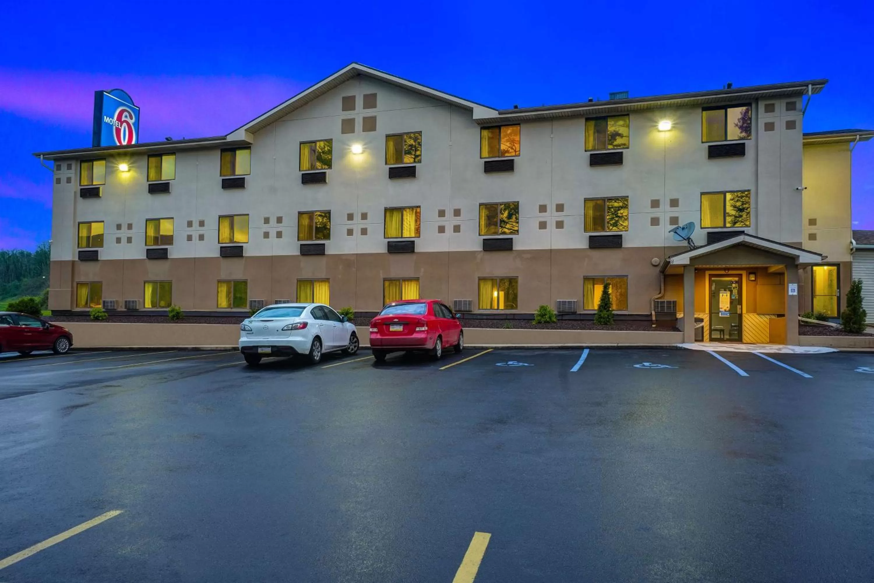 Property building in Motel 6-Montoursville, PA - Williamsport