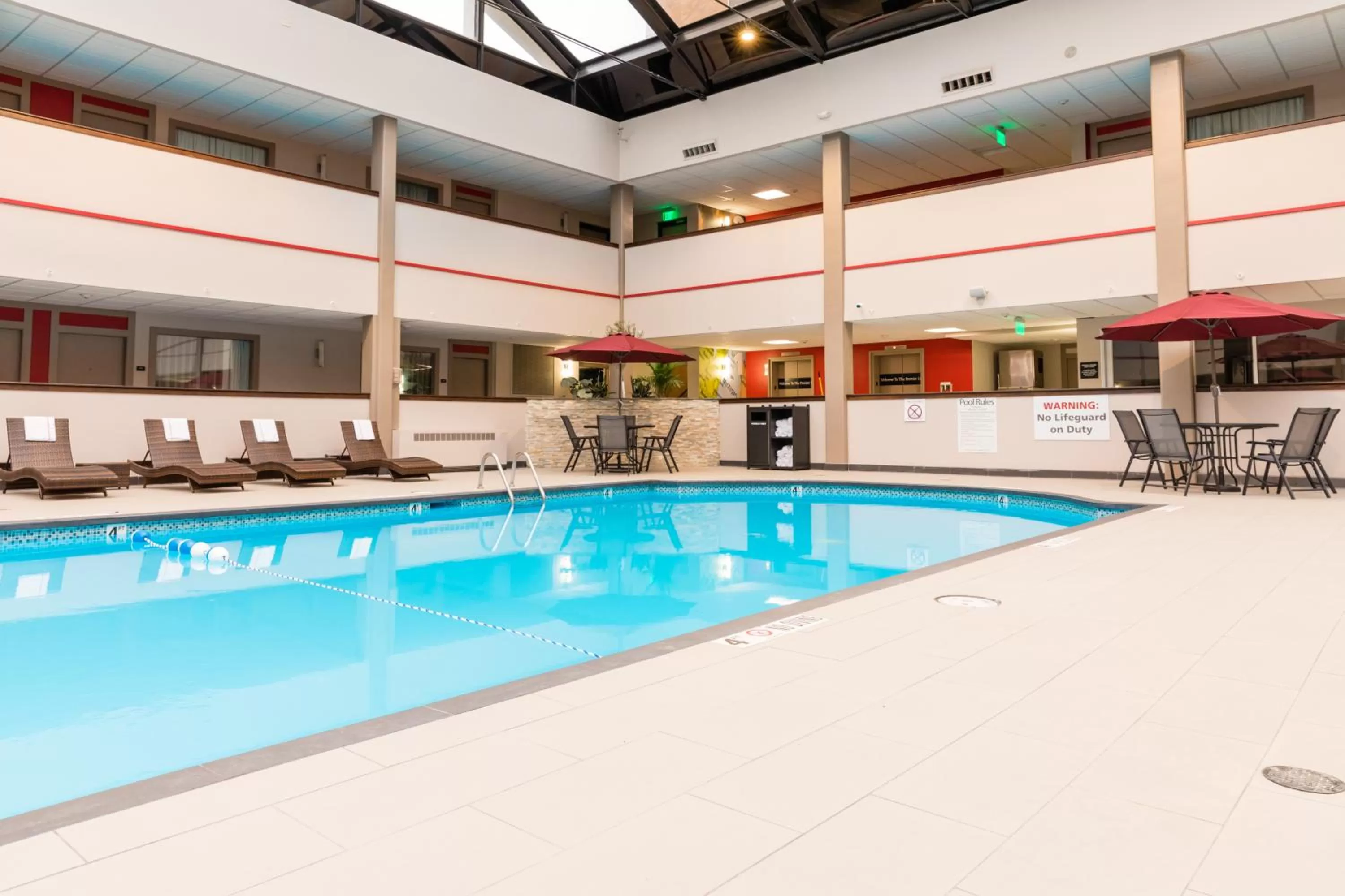 Swimming pool in Holiday Inn Brookfield - Milwaukee by IHG
