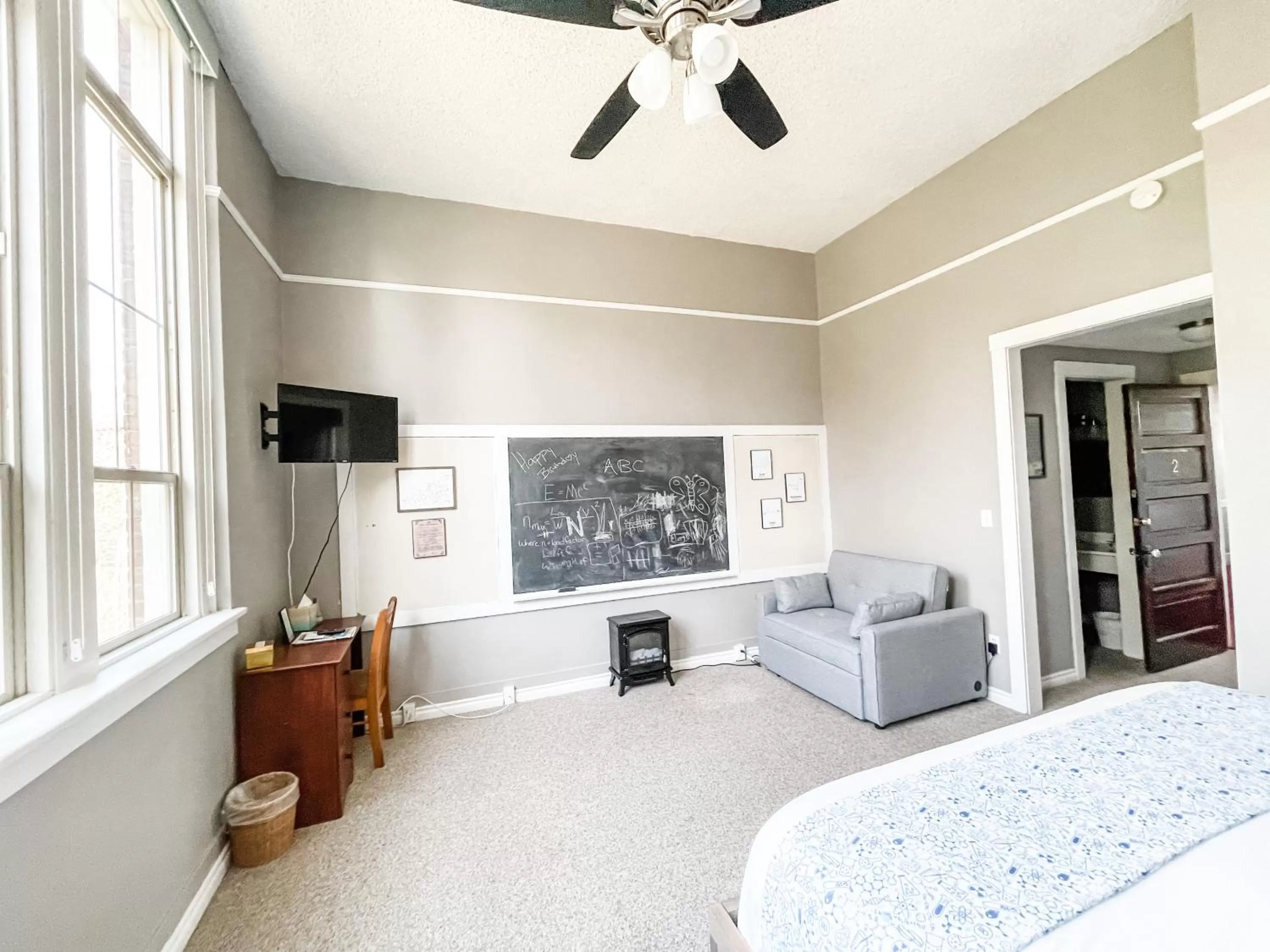 Bed in Northside School Bed & Breakfast