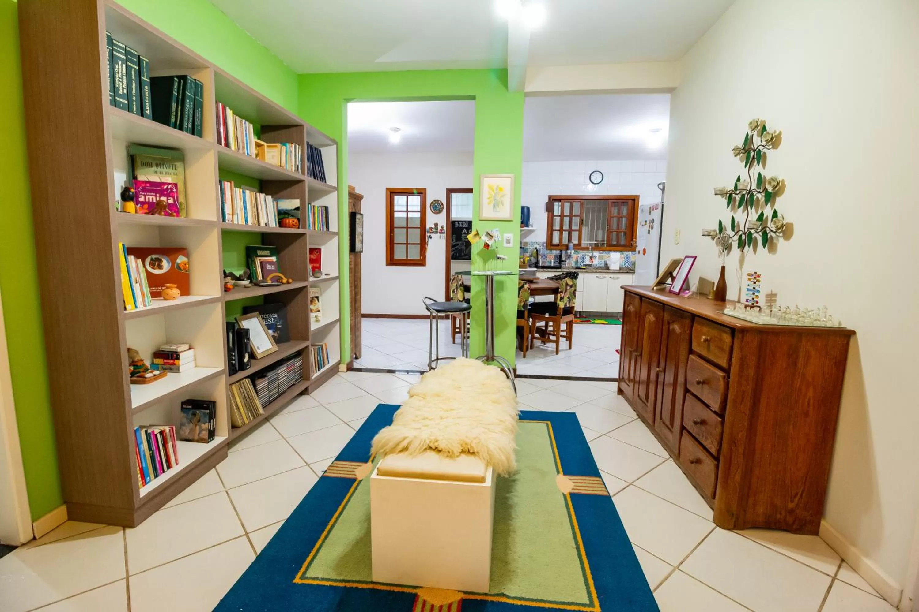 Library in A Casa Morro do Moreno