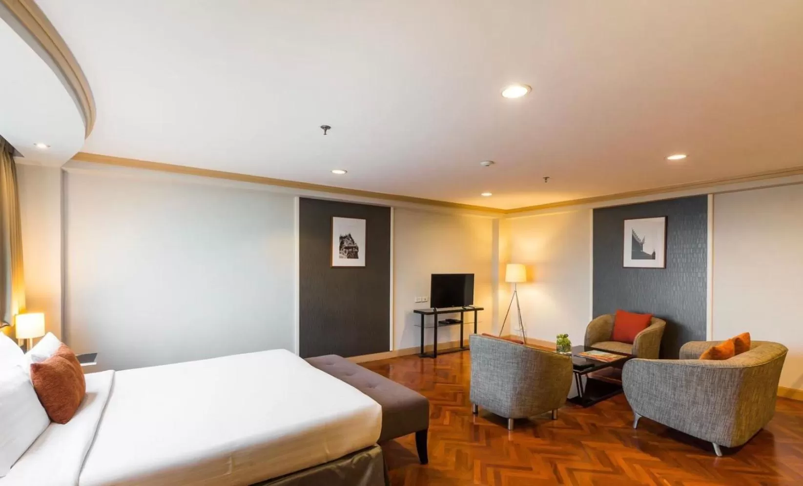 Bed in Alt Hotel Nana by UHG