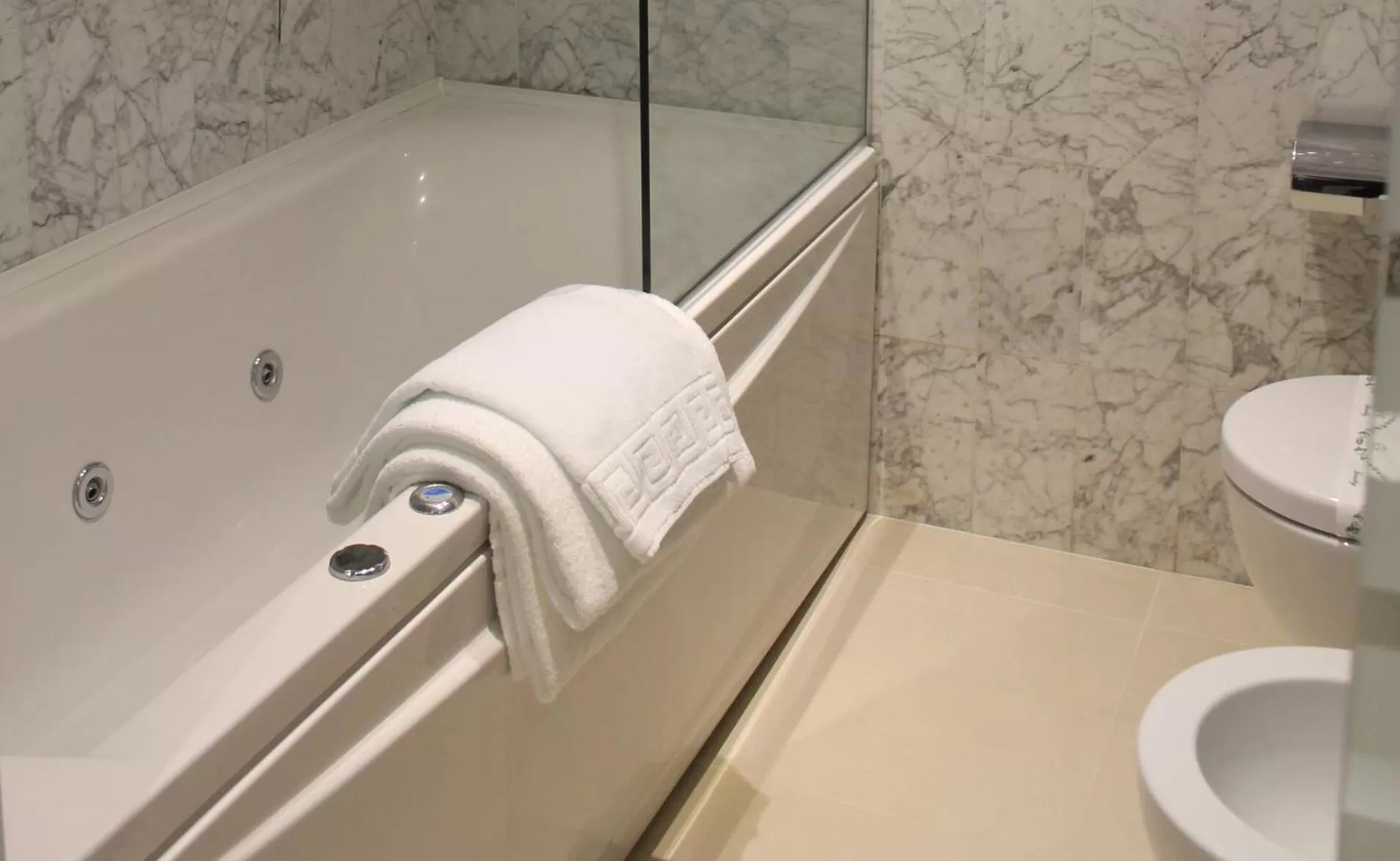 Hot Tub in Mec Paestum Hotel