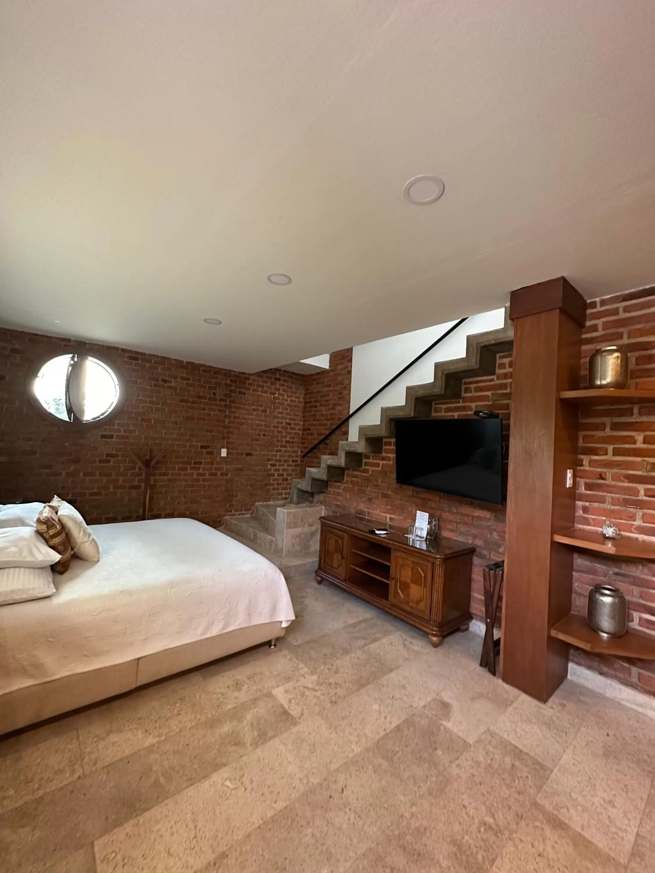 Bed in Hotel Lindo Ajijic Bed & Breakfast