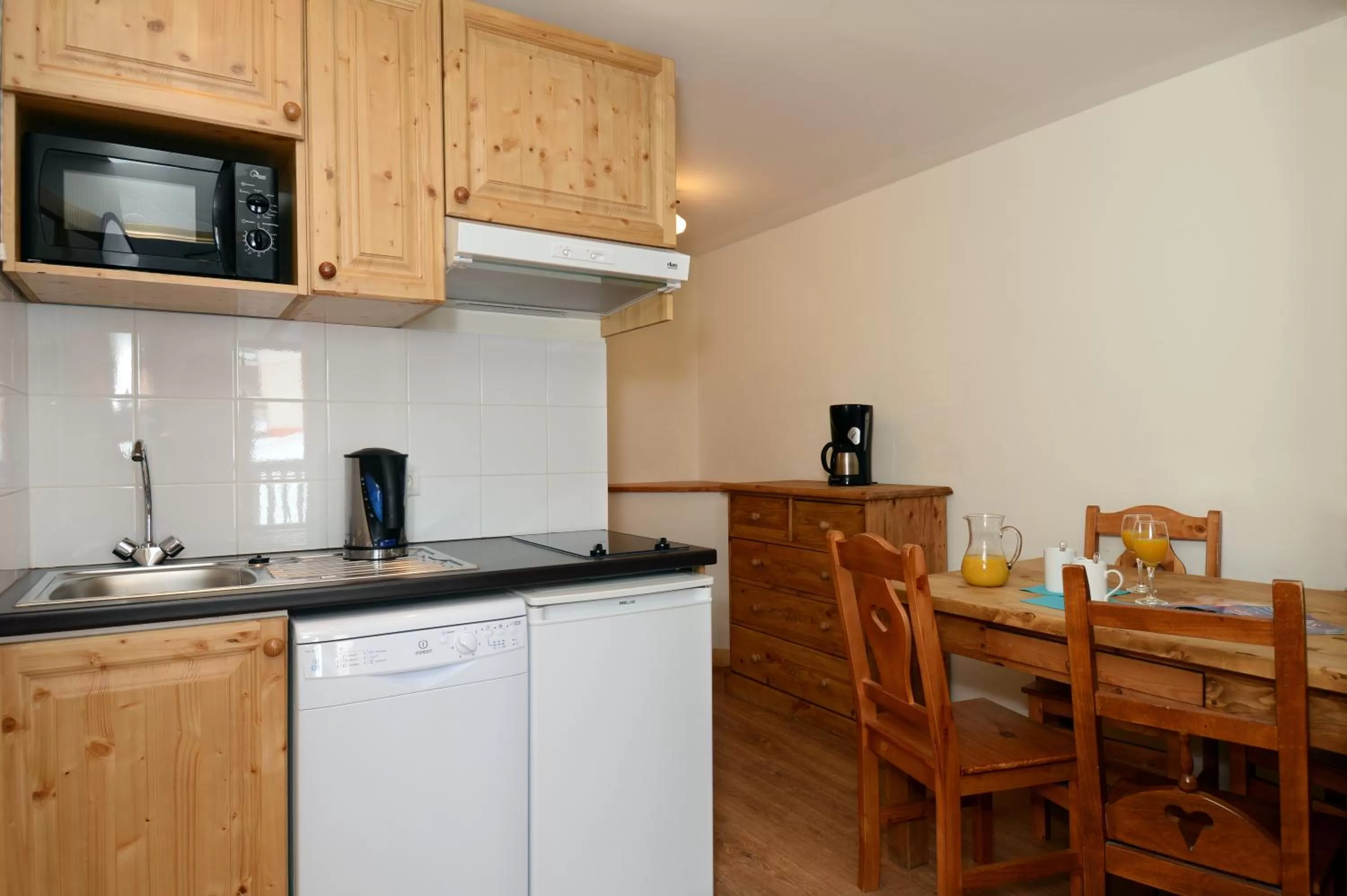 Kitchen or kitchenette, Kitchen/Kitchenette in Odalys Chalet Alpina