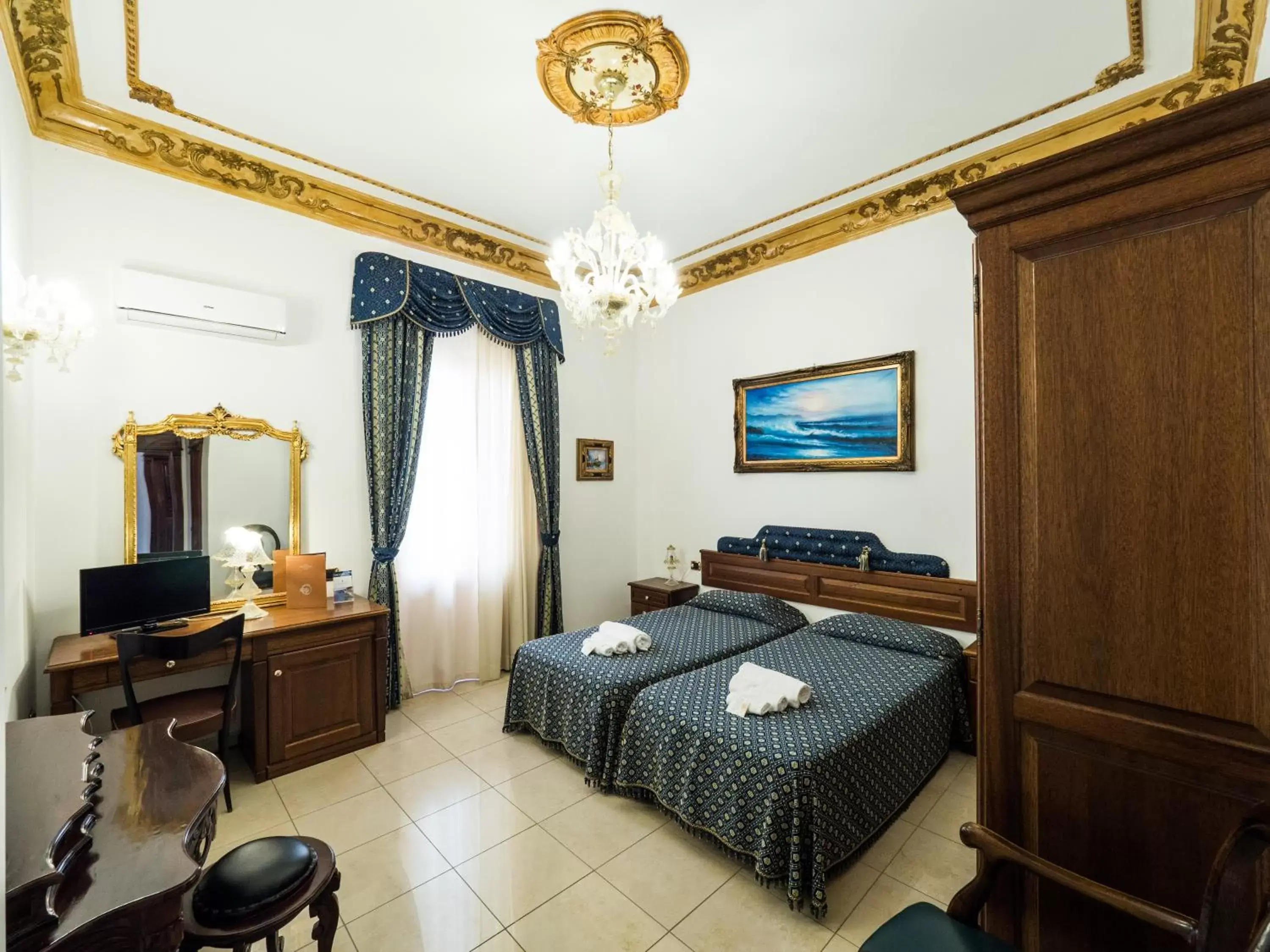 Twin Room in Euro Hotel Iglesias Twin Room in Euro Hotel Iglesias