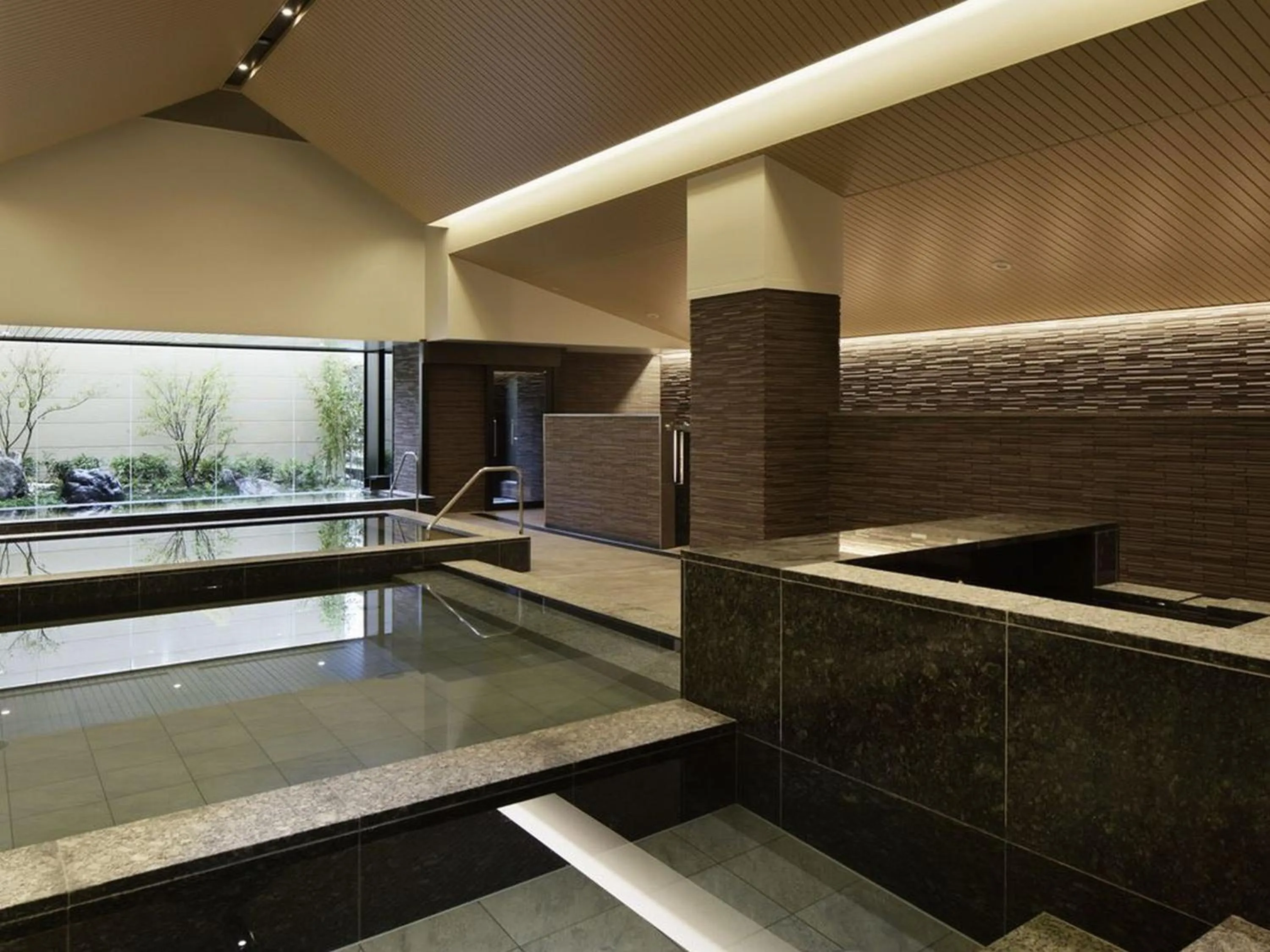 Hot Spring Bath in Kobe Minato Onsen Ren