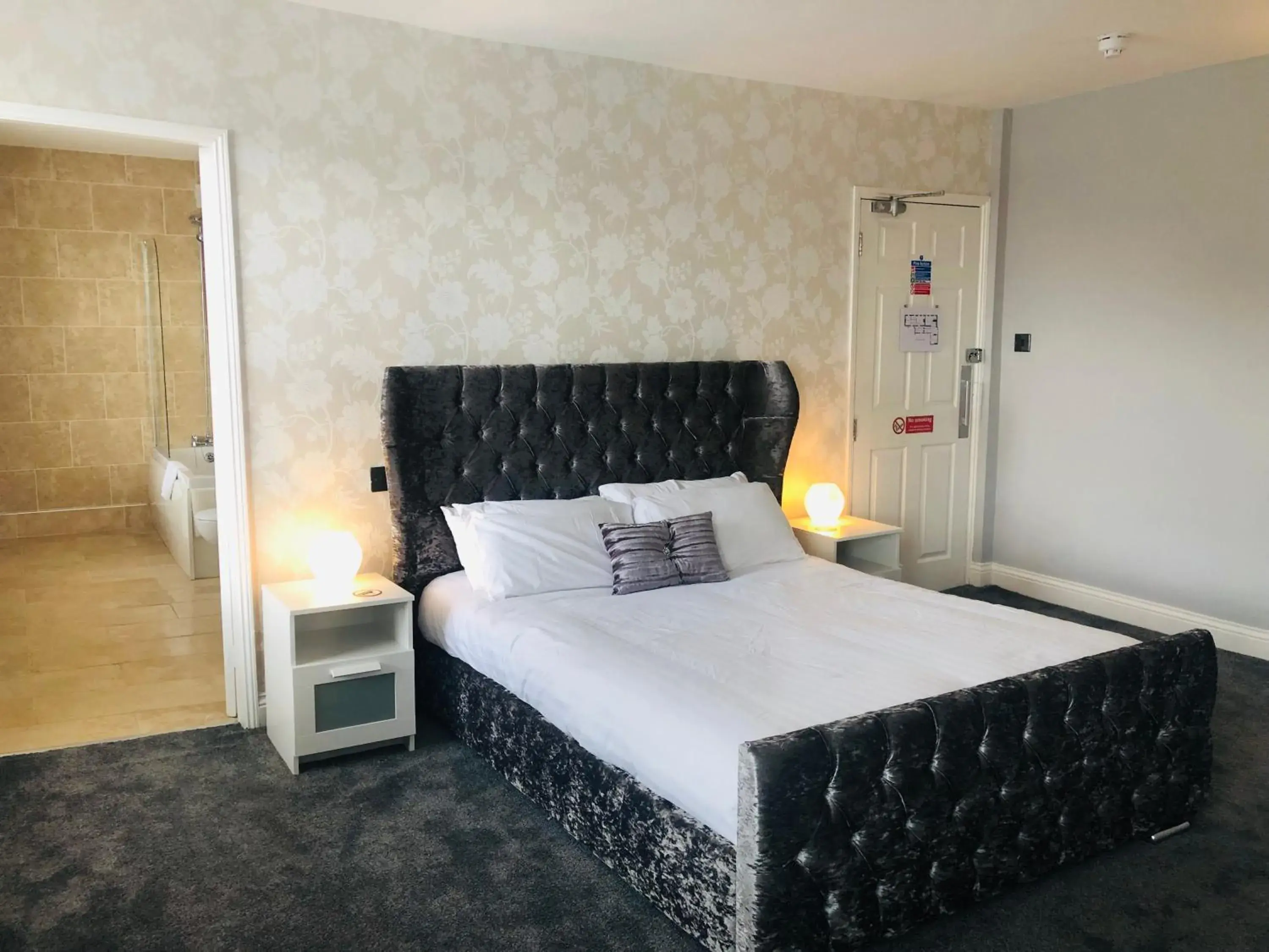 Standard Double Room in Hardwick Arms Hotel Standard Double Room in Hardwick Arms Hotel