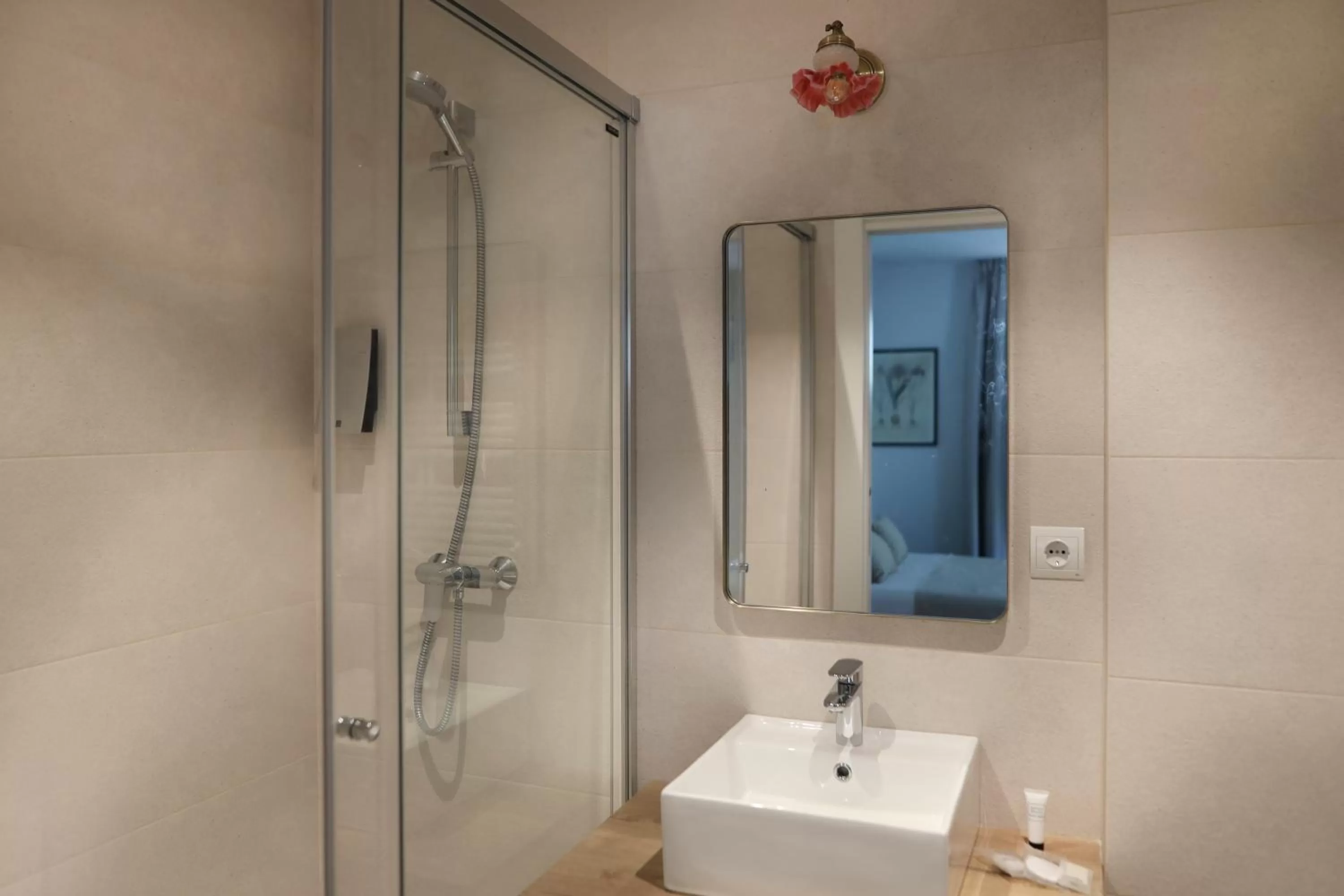 Shower in Le Petit Boutique Hotel