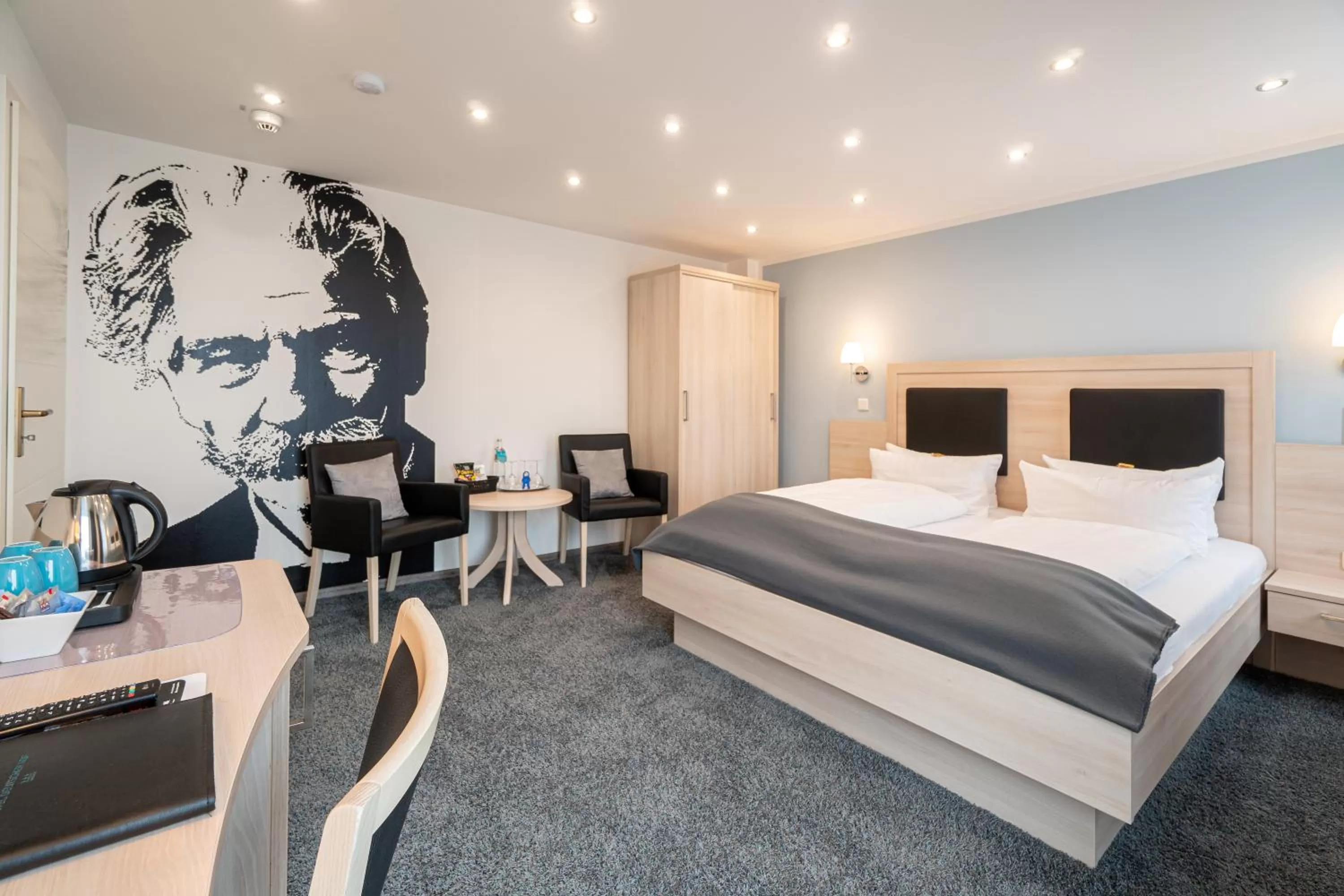 Photo of the whole room, Bed in Hotel Deutscher Hof