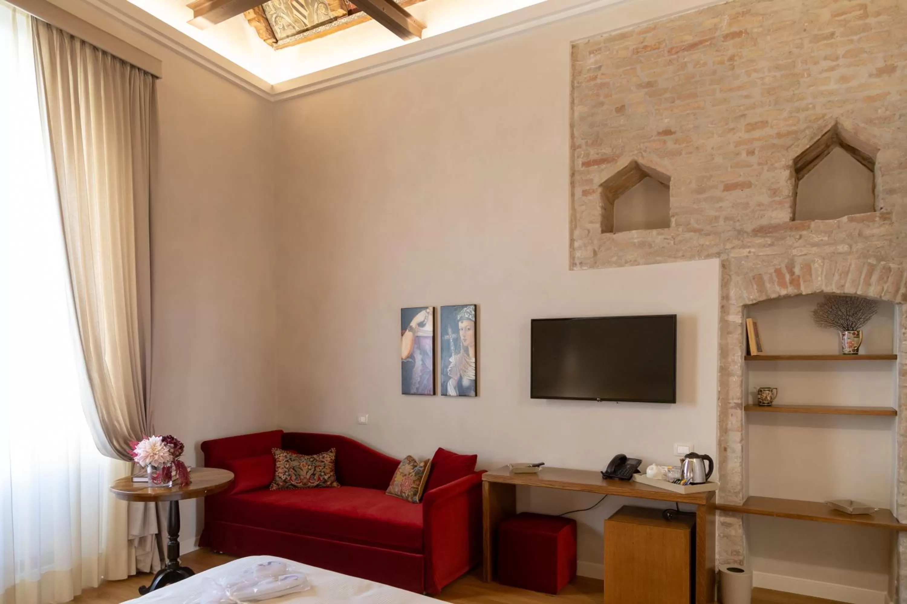 Photo of the whole room, Bed in Dimora Storica Lo Svevo