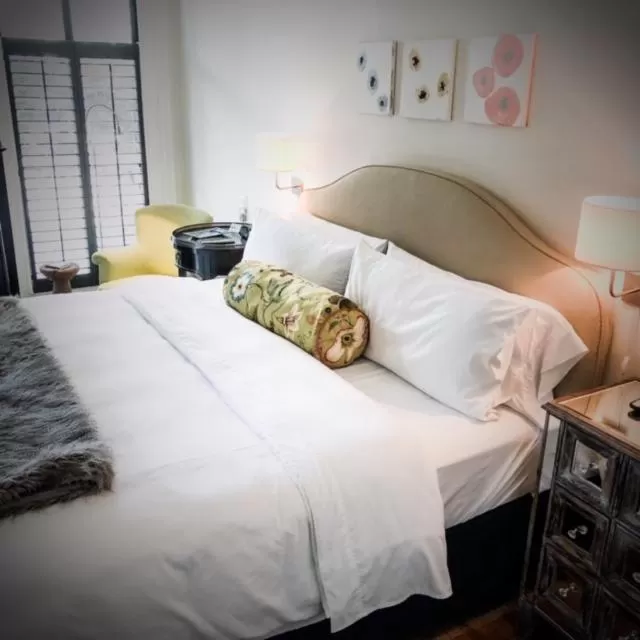 Bed in Elmwood 1820 Bed & Breakfast Inn